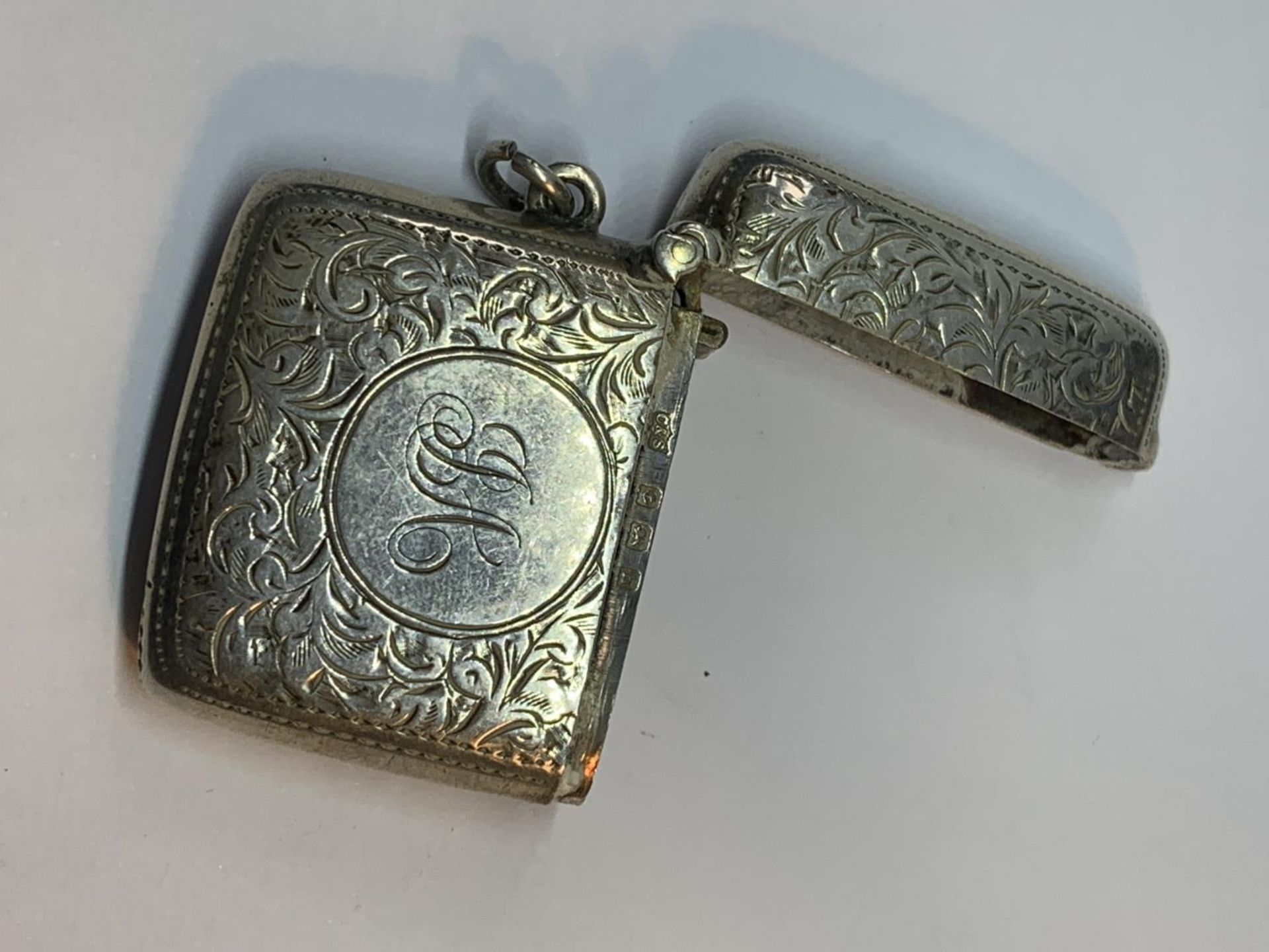 A HALLMARKED BIRMINGHAM SILVER VESTA CASE - Bild 3 aus 4