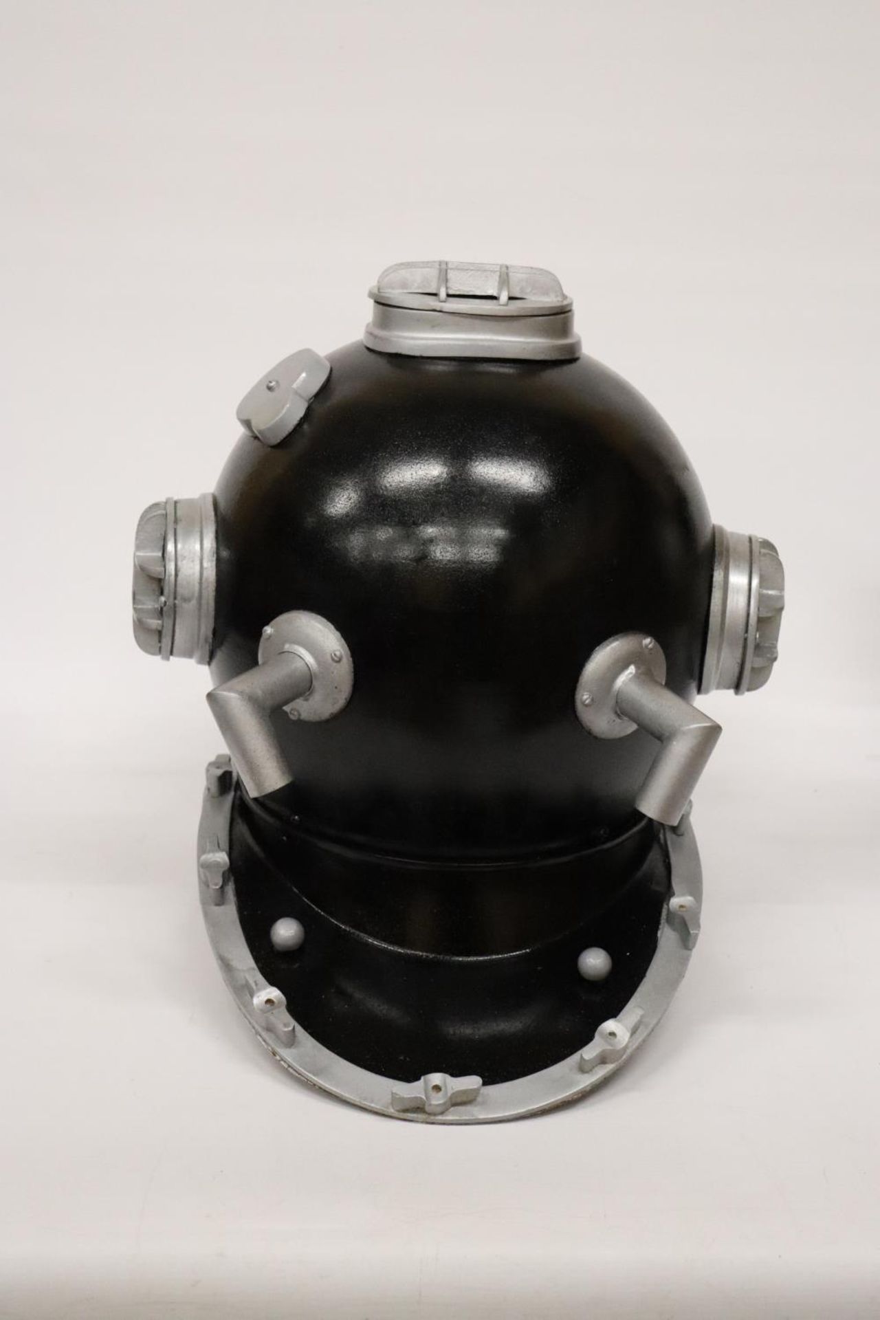 A LARGE CAST REPLICA DIVERS HELMET, HEIGHT APPROX 40CM - Image 4 of 6