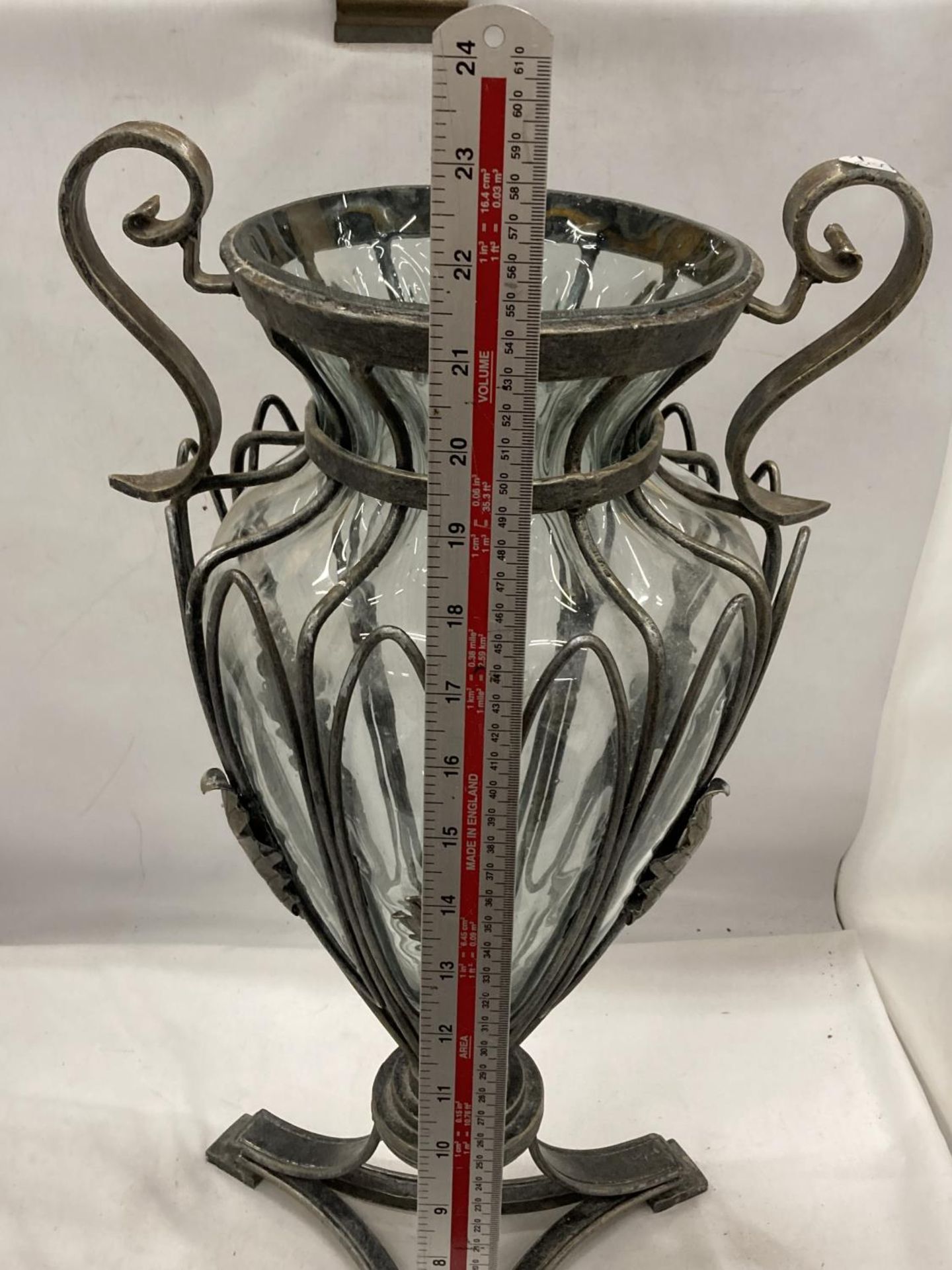 AN ART DECO STYLE VINTAGE GLASS VASE WITH PEWTER CAGE HEIGHT 54 CM - Image 4 of 4
