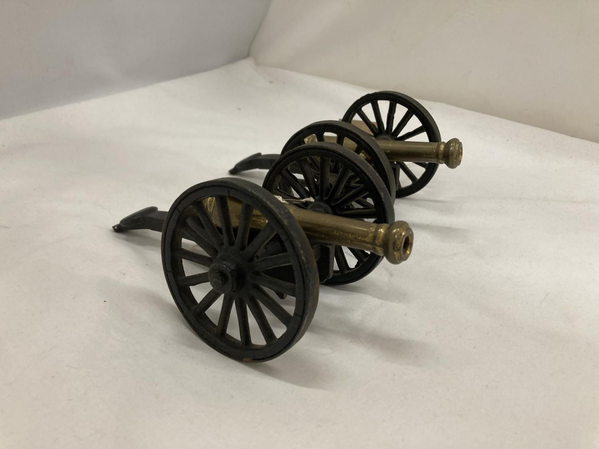 A PAIR OF NON FIRING MODEL NAPOLEONIC WAR CANNONS, 12.5CM BARRELS, LENGTH 19CM - Image 3 of 3