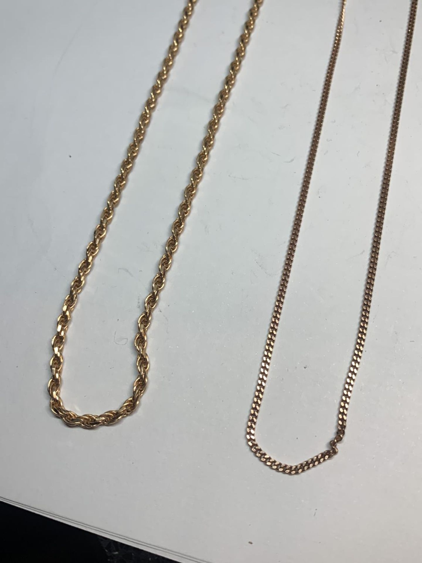 THREE ITEMS OF SILVER GILT JEWELLERY TO INCLUDE A BRACELET AND TWO NECKLACES - Image 2 of 2