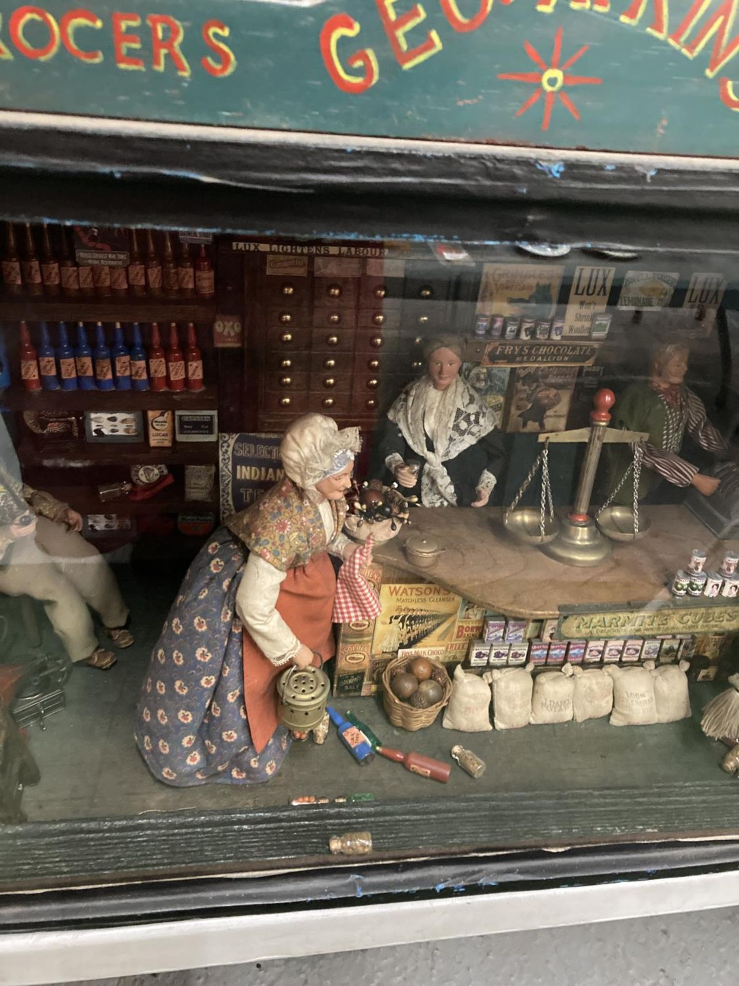 A VICTORIAN GROCERS SHOP DISPLAY CASE - Image 3 of 7
