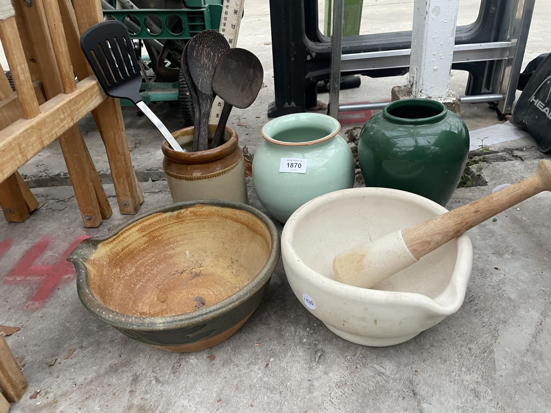 A COLLECTION OF KITCHEN ITEMS TO INCLUDE A MORTAR AND PESTLE GRINDING BOWL, ETC - Image 2 of 2