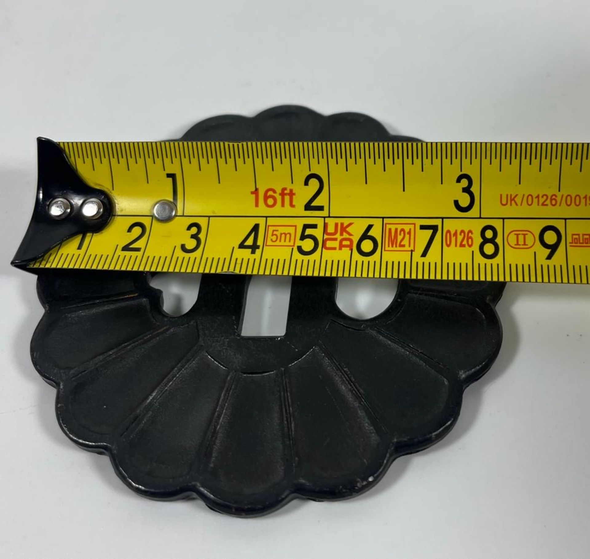 A JAPANESE IRON TSUBA WITH FLUTED DESIGN, DIAMETER 8 CM - Image 3 of 3