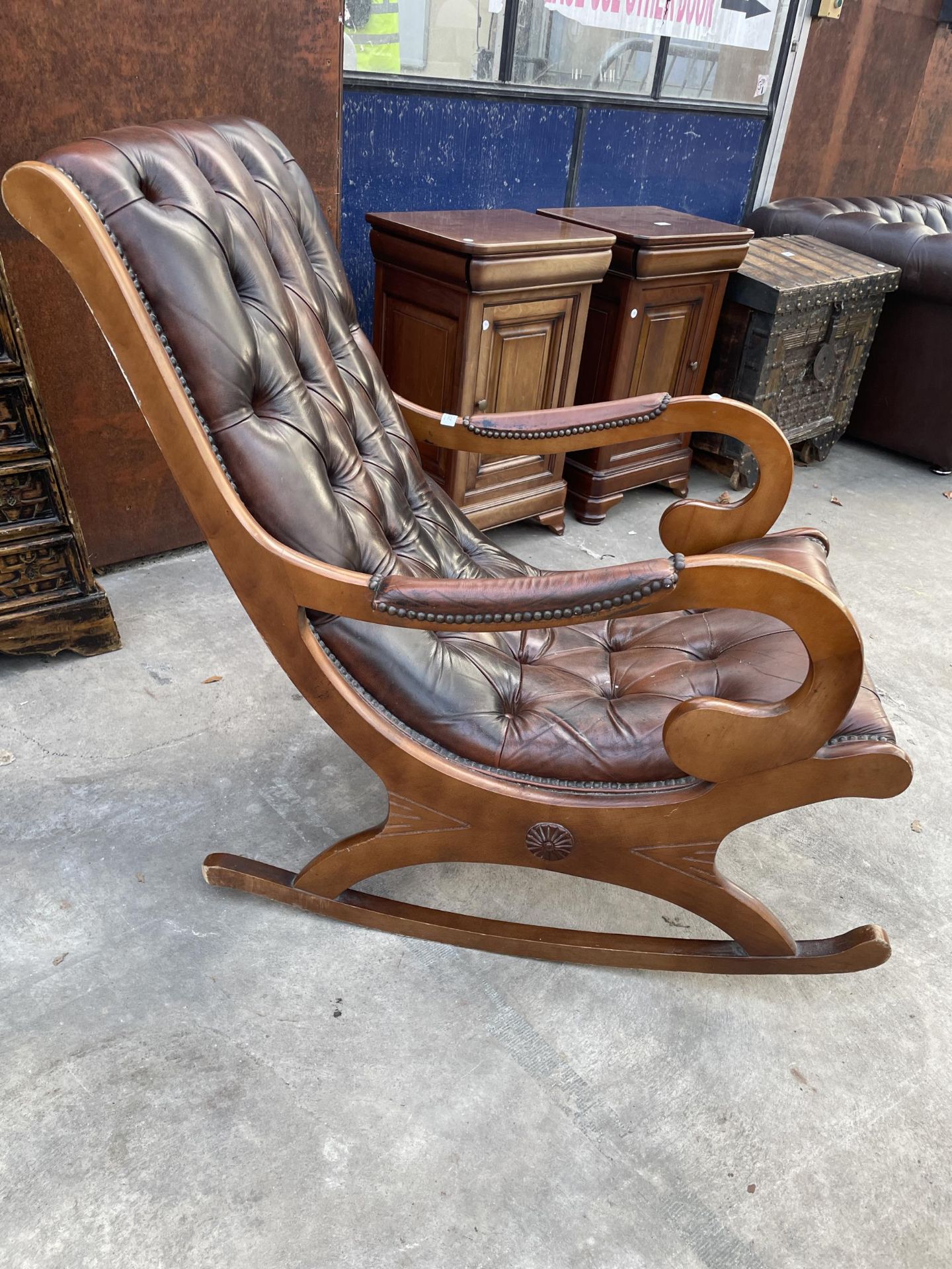 A MODERN SLIPPER LEATHER BUTTON-BACK ROCKING CHAIR - Image 2 of 4