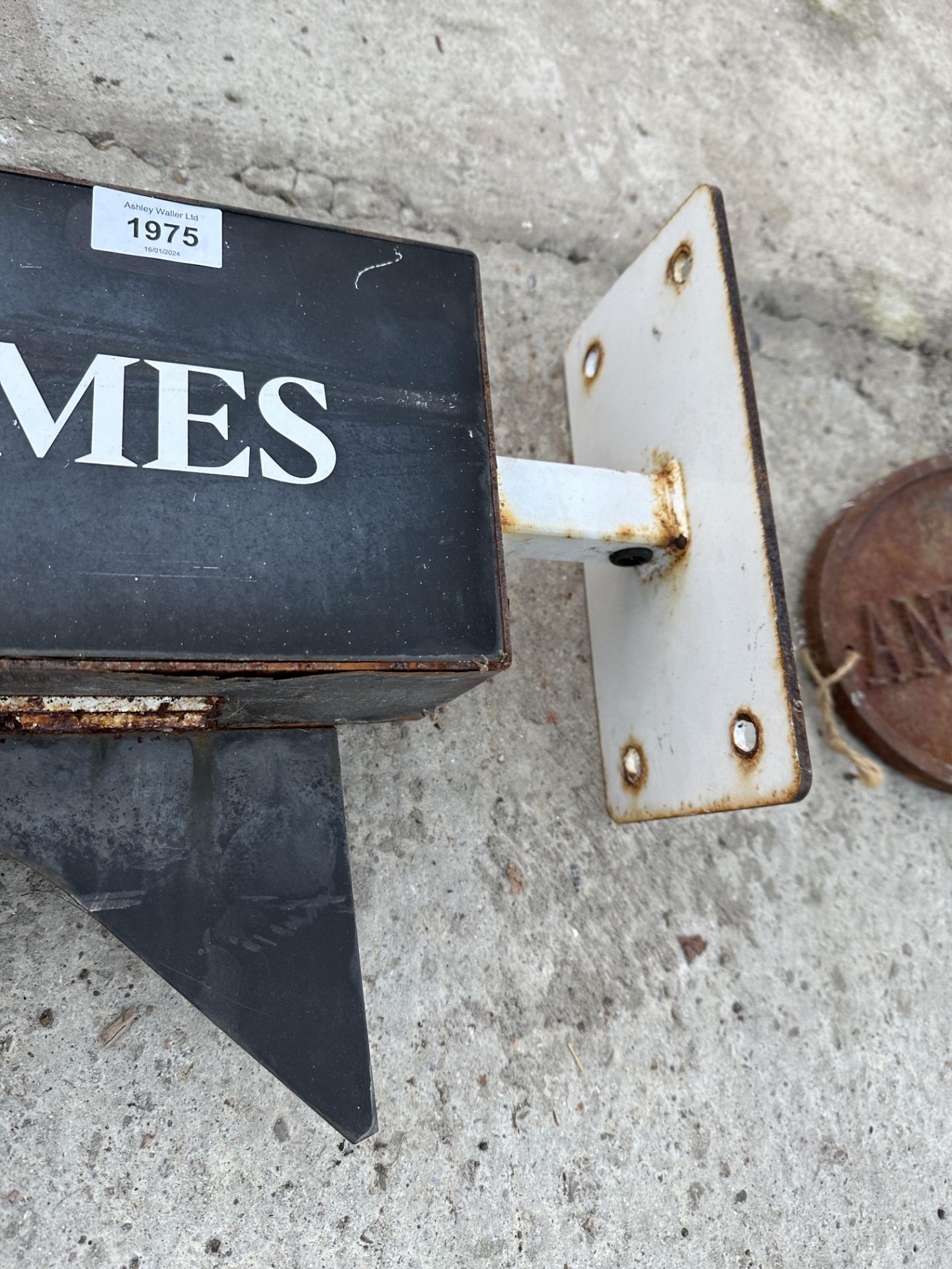 A VINTAGE 'THE TIMES' SIGN - Bild 2 aus 3