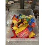 A QUANTITY OF YOUNG CHILDREN'S TOYS TO INCLUDE FISHERPRICE SHAPE SORTER, A KIDDICRAFT MUSIC BOX, A