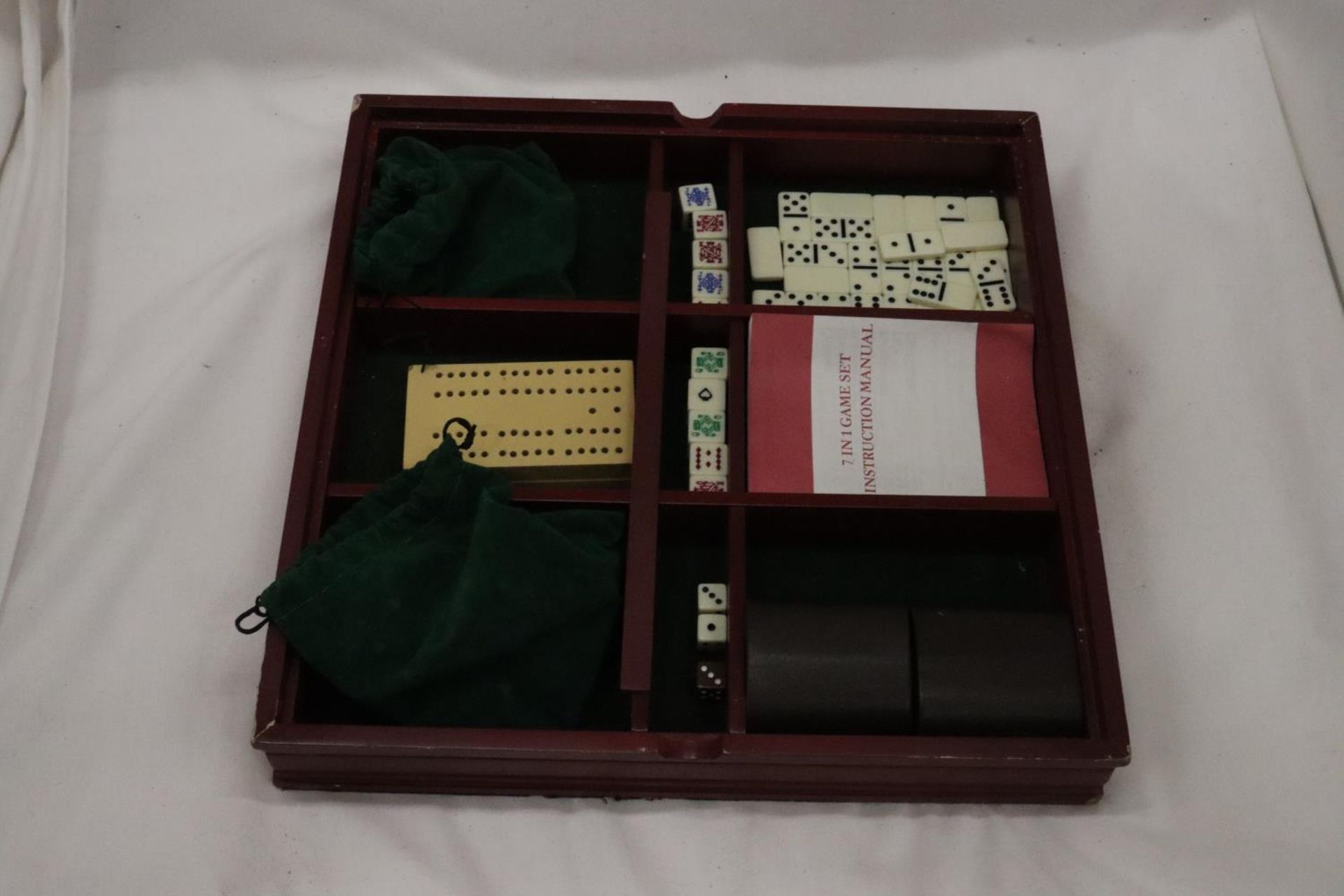 A 7 IN 1 COMPENDIUM SET TO INCLUDE CHESS, DRAUGHTS, BACKGAMMON, ETC - Image 4 of 6