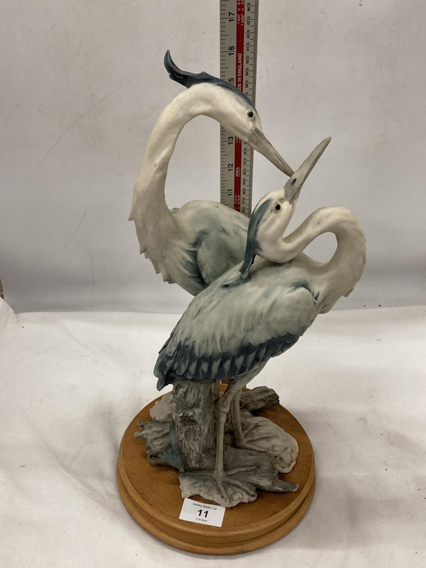A CAPODIMONTE ITALIAN SCULPTURE OF TWO HERONS BY GIUSEPPE ARMANI HEIGHT 41 CM - Image 4 of 4