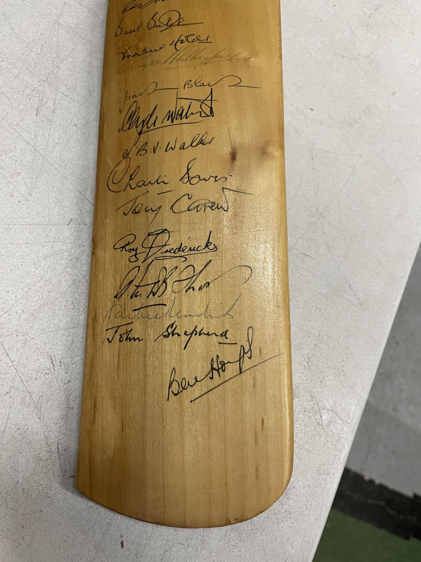 A WALTER WARSOP STROKE MASTER CRICKET BAT SIGNED BY THE WEST INDIES TEAM 1969 - Image 2 of 5