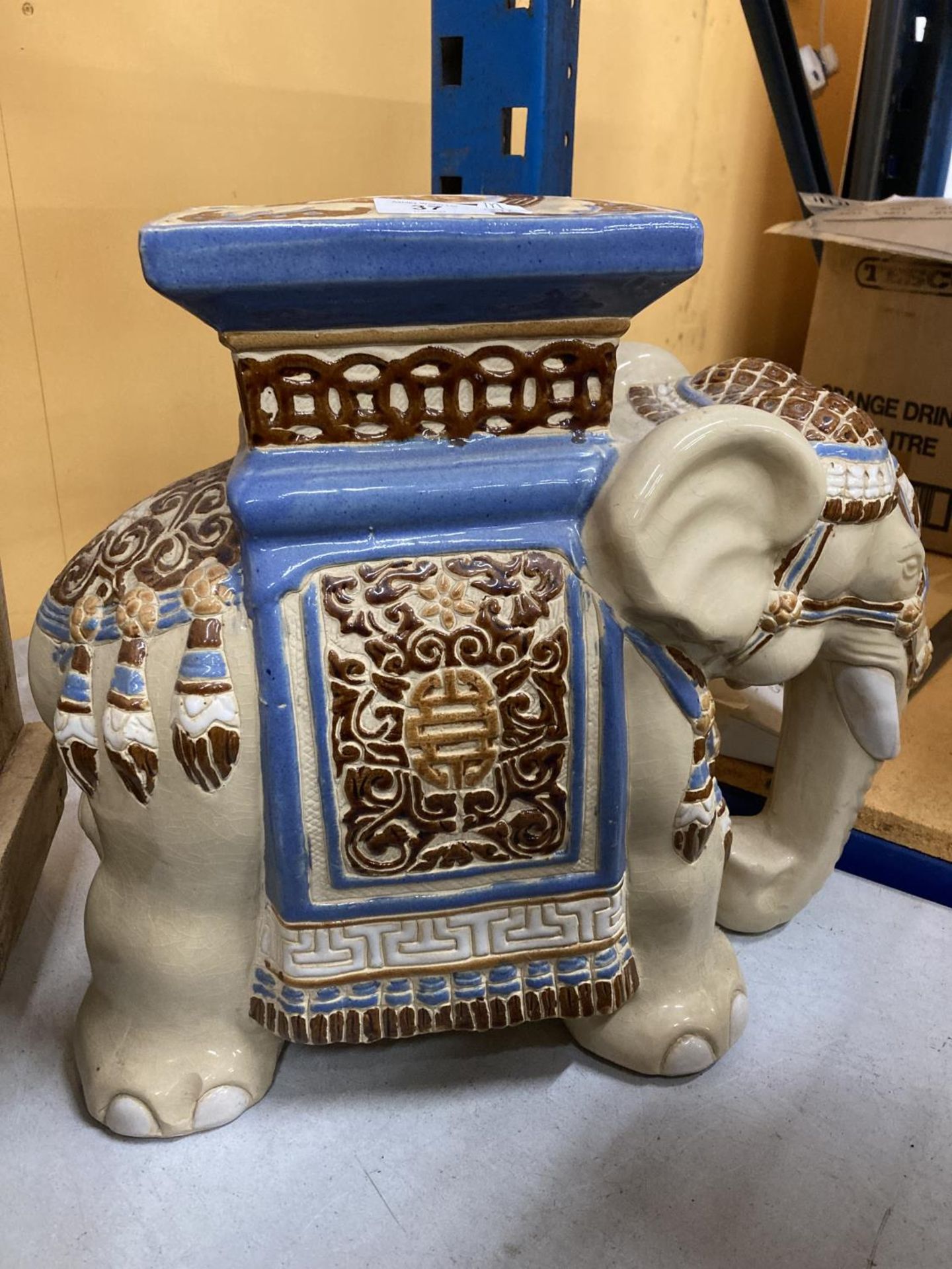 A LARGE CERAMIC ELEPHANT STAND/SEAT - Image 2 of 4