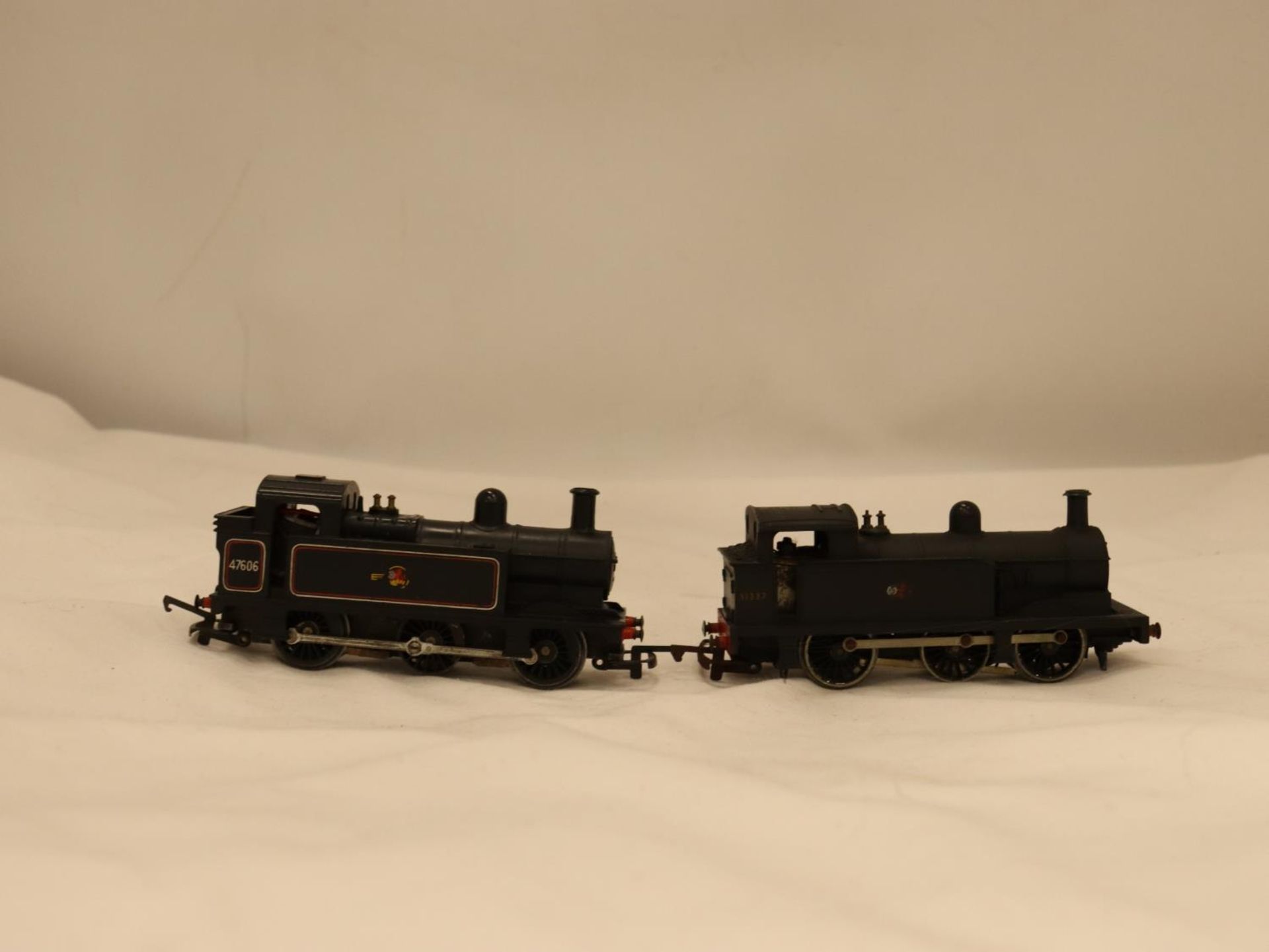 TWO TRI-ANG TANK ENGINES - Image 4 of 5