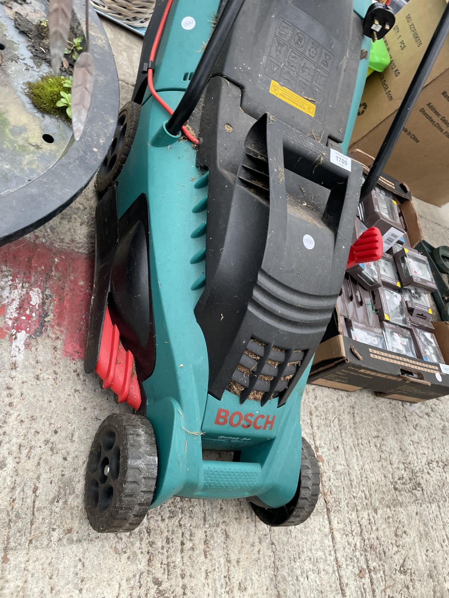 AN ELECTRIC BOSCH ROTAK 34 LAWN MOWER - Image 3 of 4