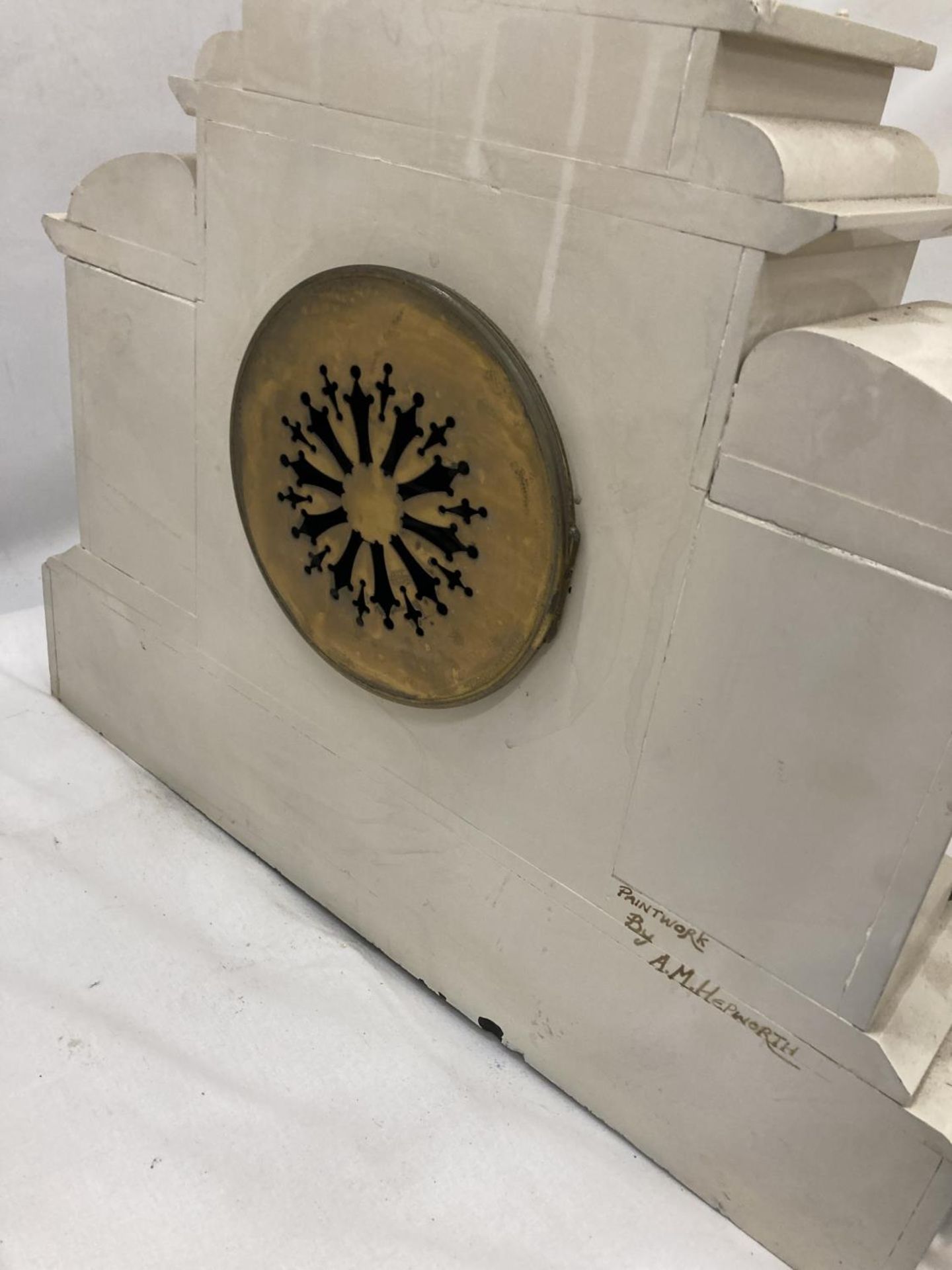 A MARBLE MANTLE CLOCK WITH A SIX COLUMN DESIGN PAINTED BY AM HEPWORTH - Bild 4 aus 6