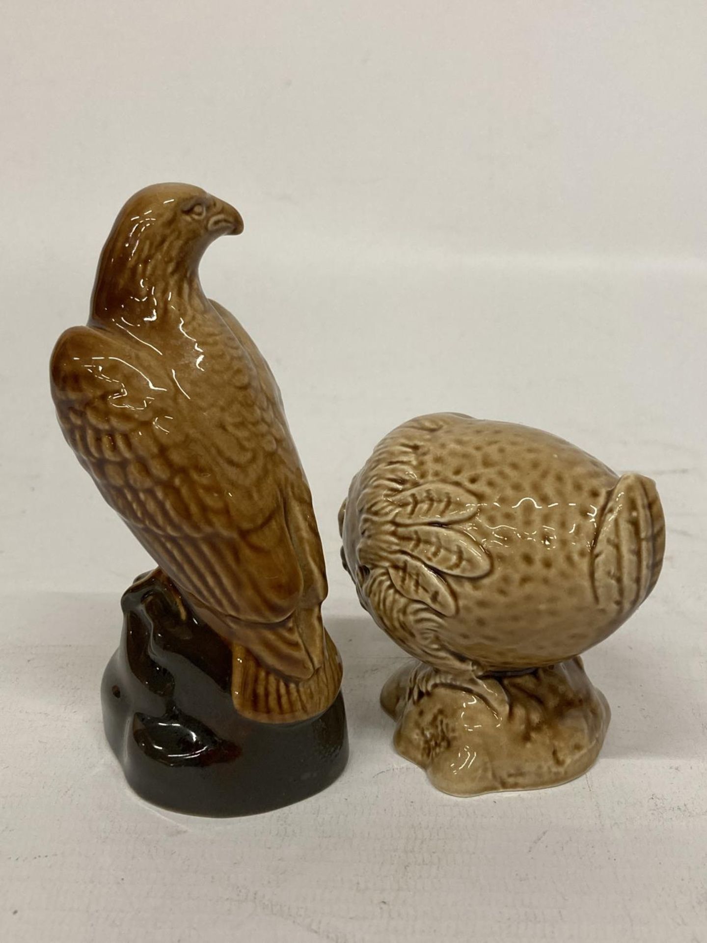 A BESWICK BENEAGLES SCOTCH WHISKEY MINIATURE EAGLE TOGETHER WITH A FLYING HAGGIS MINIATURE - Bild 3 aus 4