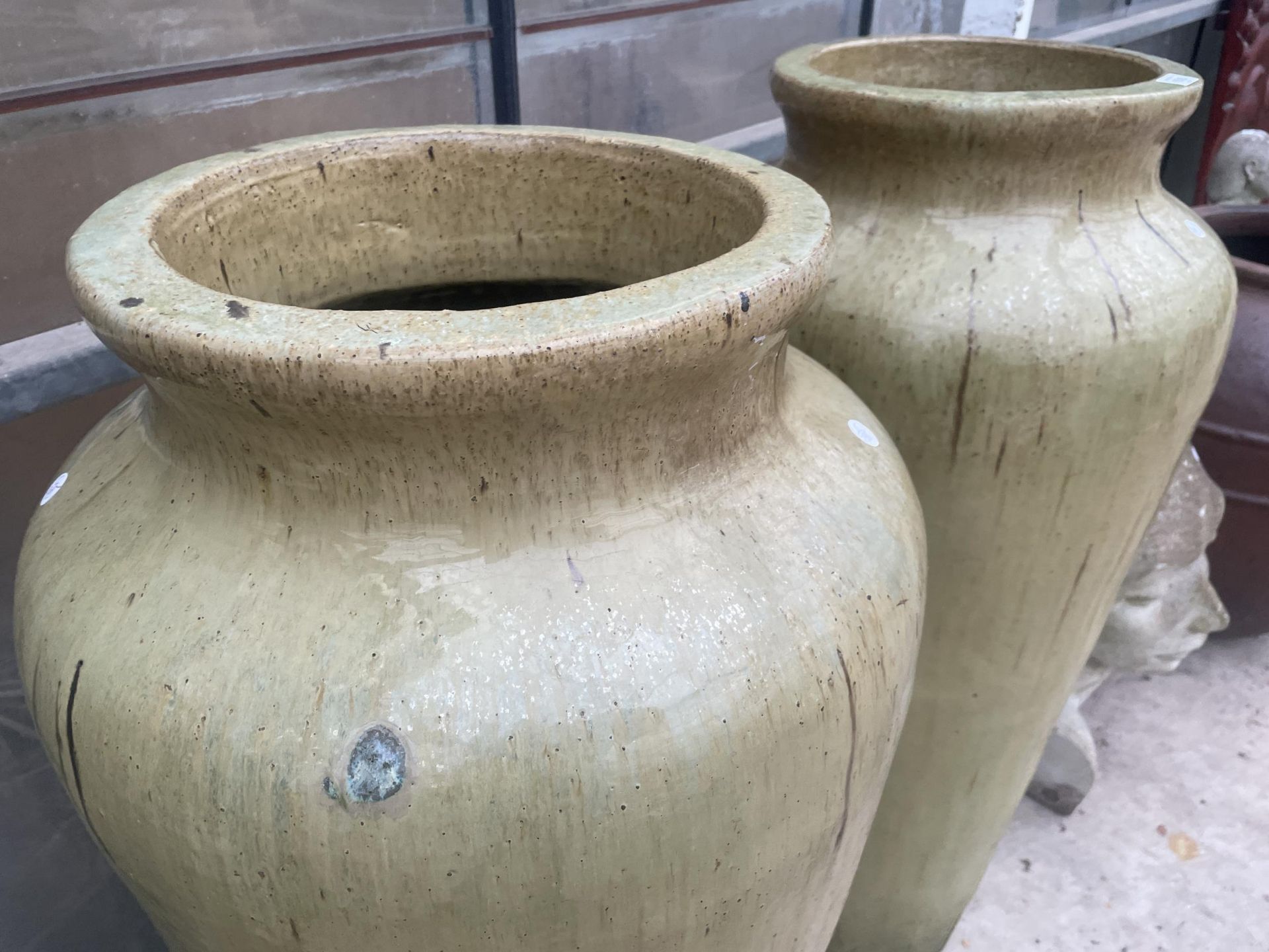 A PAIR OF GREEN GLAZED TERRACOTTA GARDEN POTS (H:110CM D:48CM) - Image 5 of 5