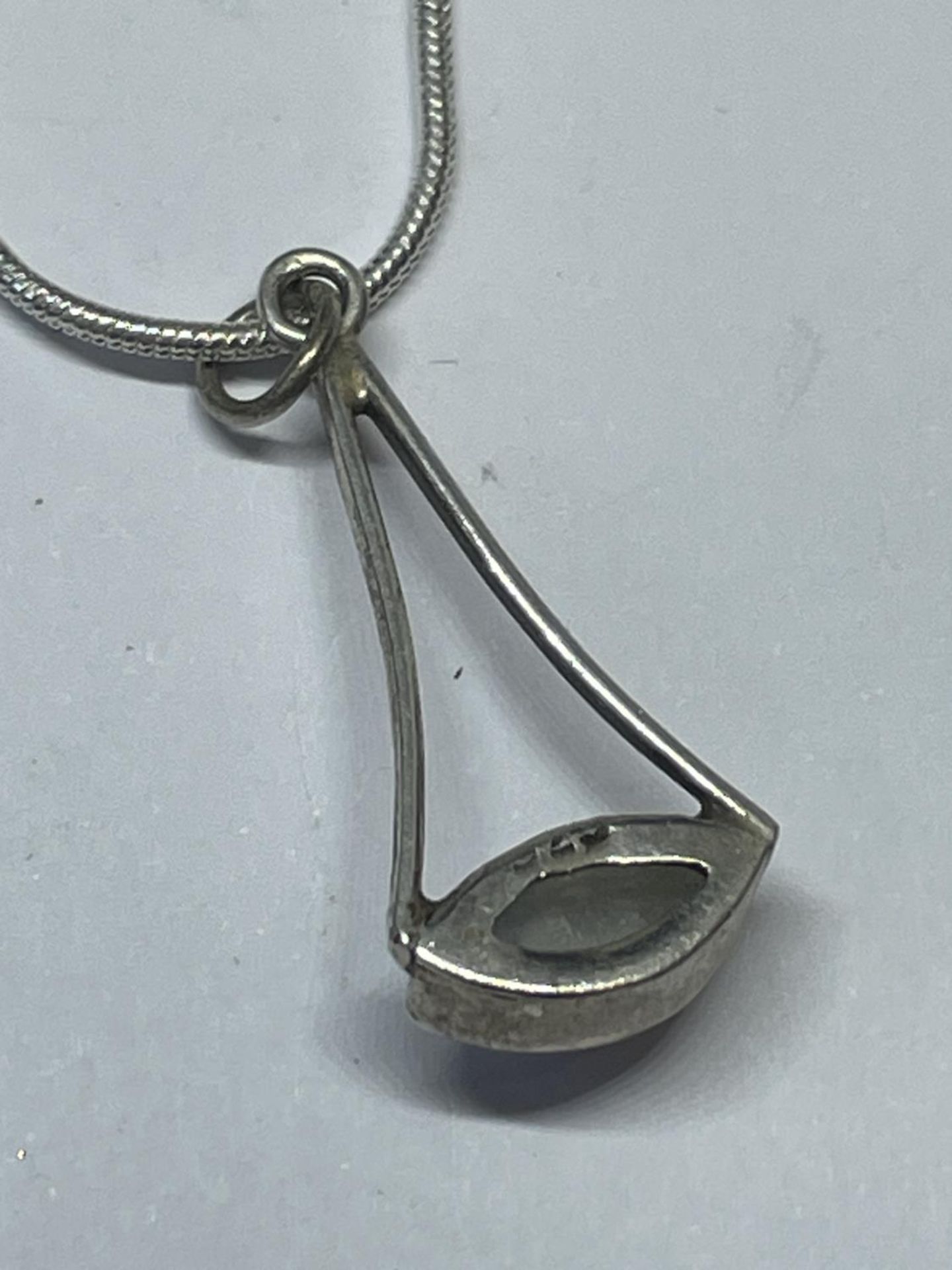 A BOXED SILVER NECKLACE - Image 3 of 3