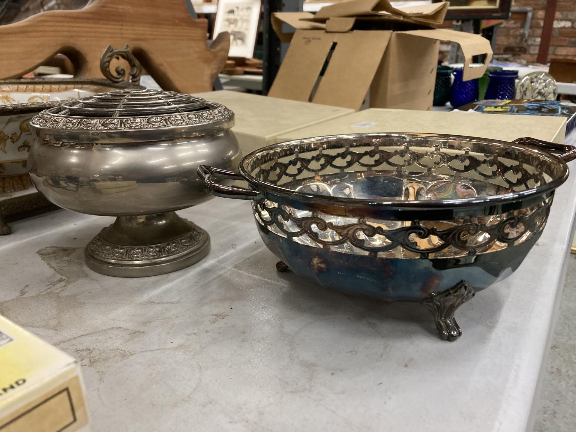 A SILVERPLATE ROSEBOWL TOGETHER WITH TWIN HANDLED SILVERPLATE BOWL AND A PORCELAIN AND METAL - Image 3 of 4