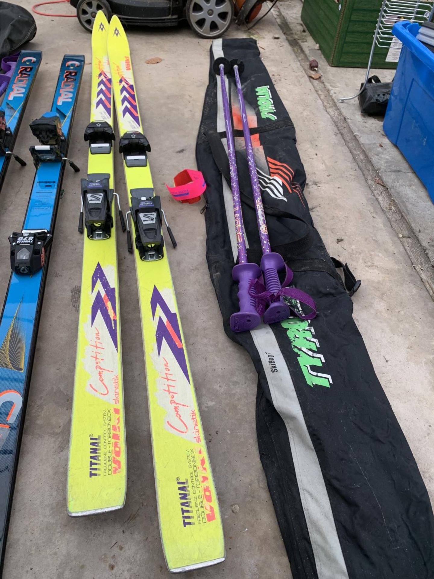 TWO SETS OF SKI'S COMPLETE WITH CARRY CASES - Image 4 of 4