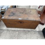 A VINTAGE OAK STORAGE BOX