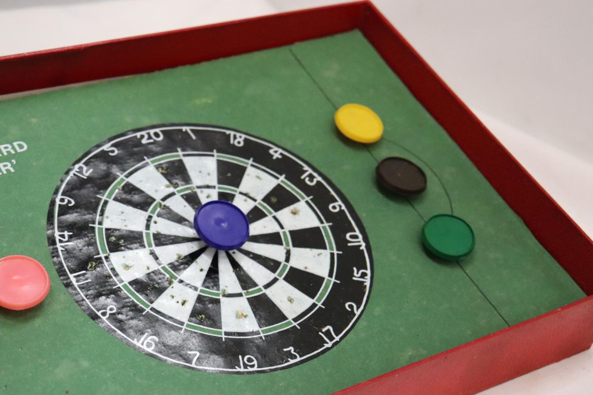 A RARE VINTAGE BOXED DART BOARD SNOOKER GAME - Image 4 of 6