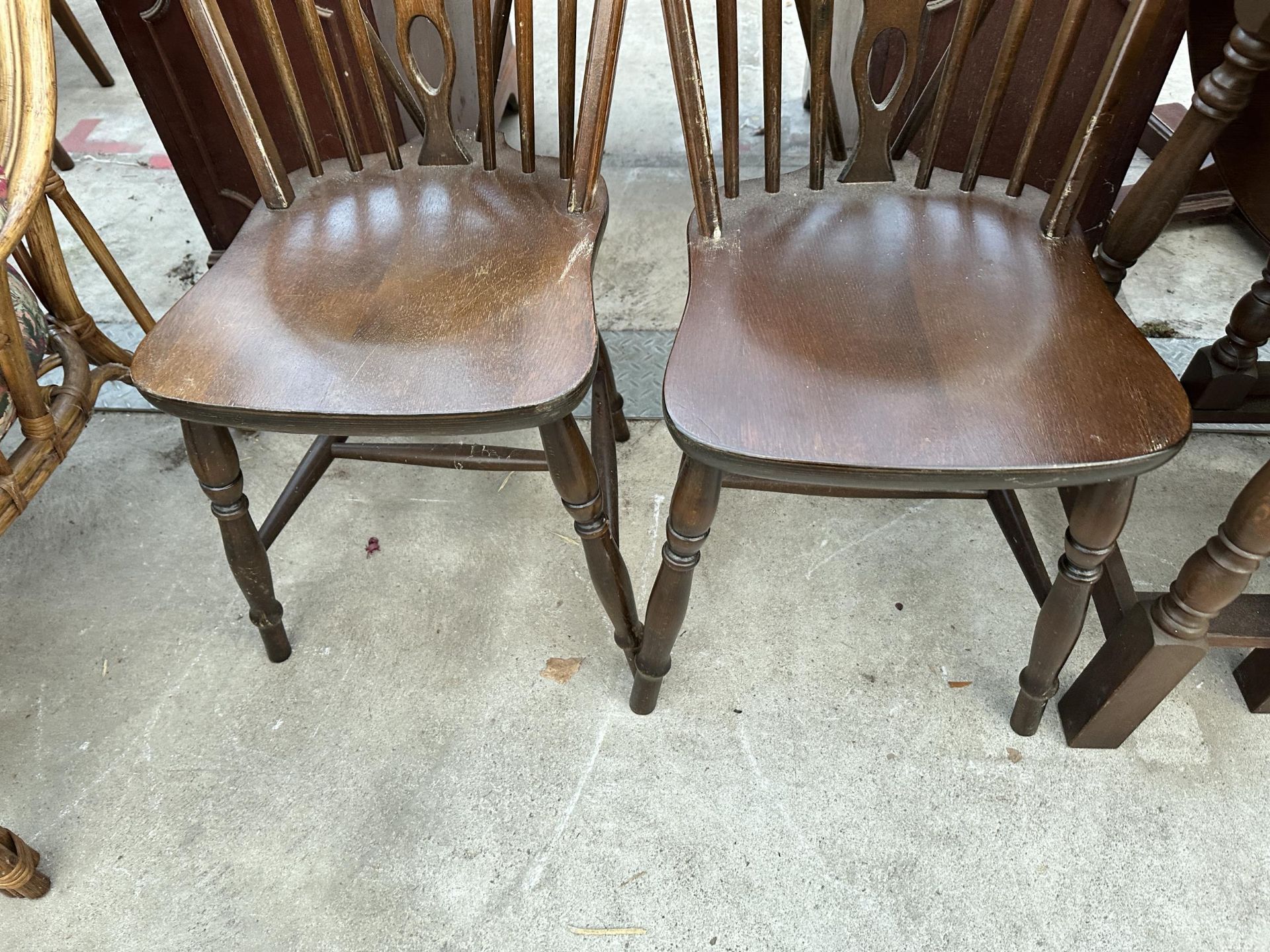 AN OVAL OAK GATELEG DINING TABLE 59" X38" OPENED AND FOUR WHEEL BACK WINDSOR STYLE CHAIRS - Image 7 of 7