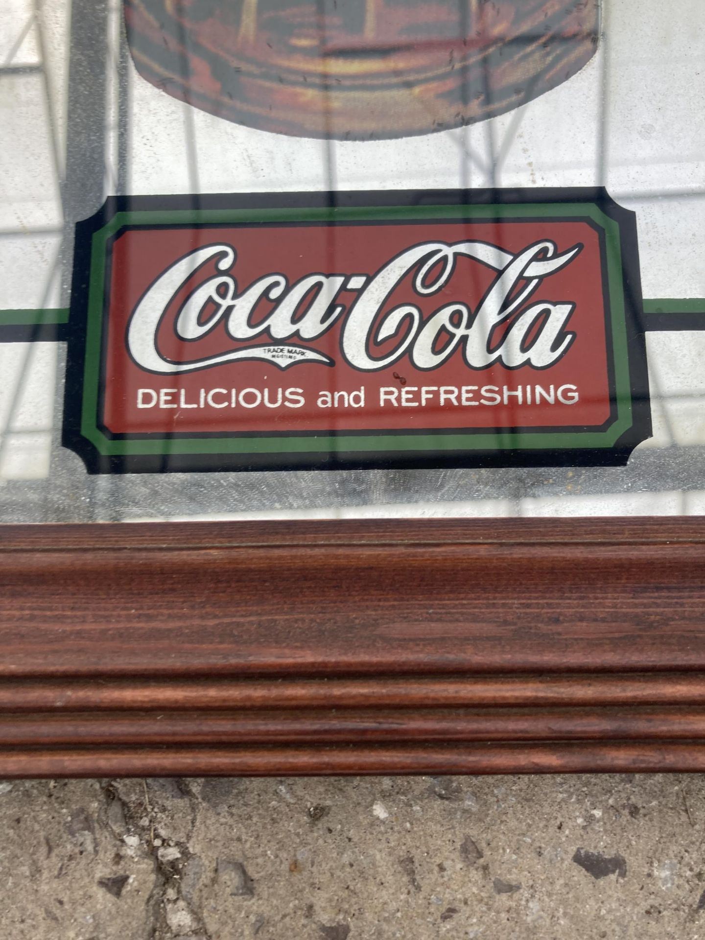 A VINTAGE STYLE COCA-COLA ADVERTISING MIRROR - Bild 2 aus 3