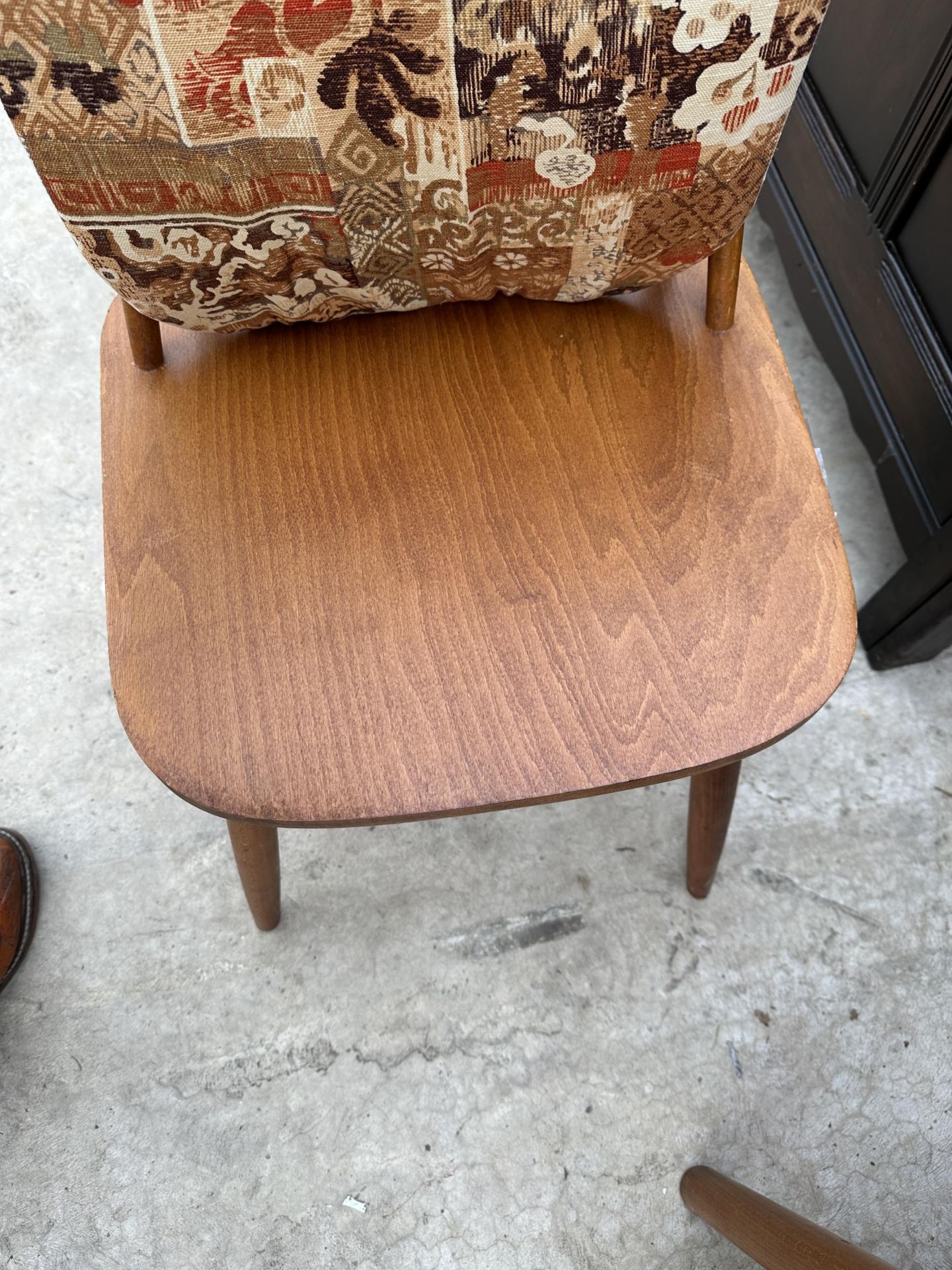 A FORMICA TOP KITCHEN TABLE 30" X 24" BY DINETTE AND A PAIR OF BEECH KITCHEN CHAIRS AND A BETTER - Image 5 of 5