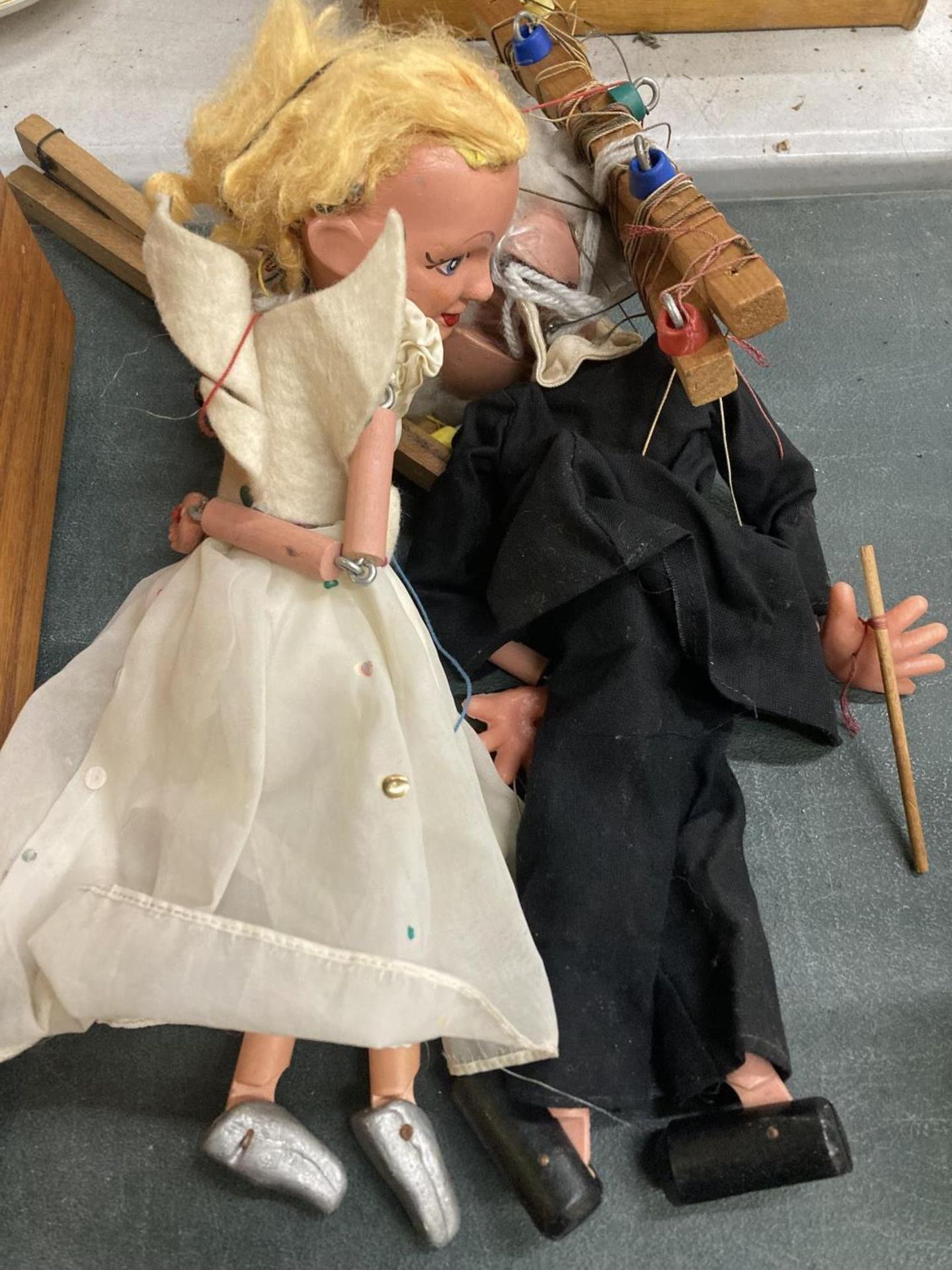 TWO PELHAM PUPPETS TO INCLUDE THE PROFESSOR AND FAIRY - Bild 2 aus 4