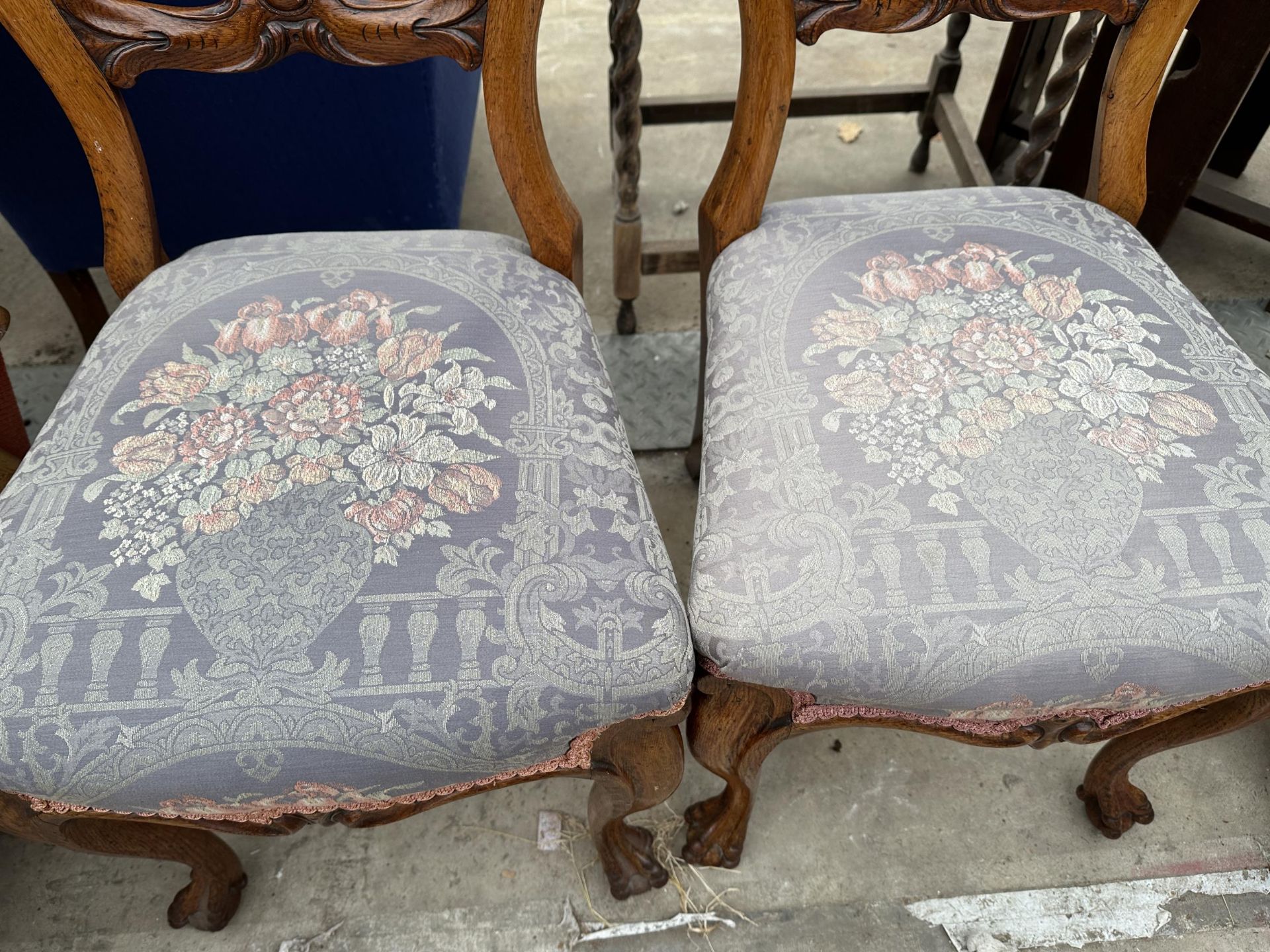 A PAIR OF VICTORIAN ELM DINING CHAIRS - Image 3 of 4