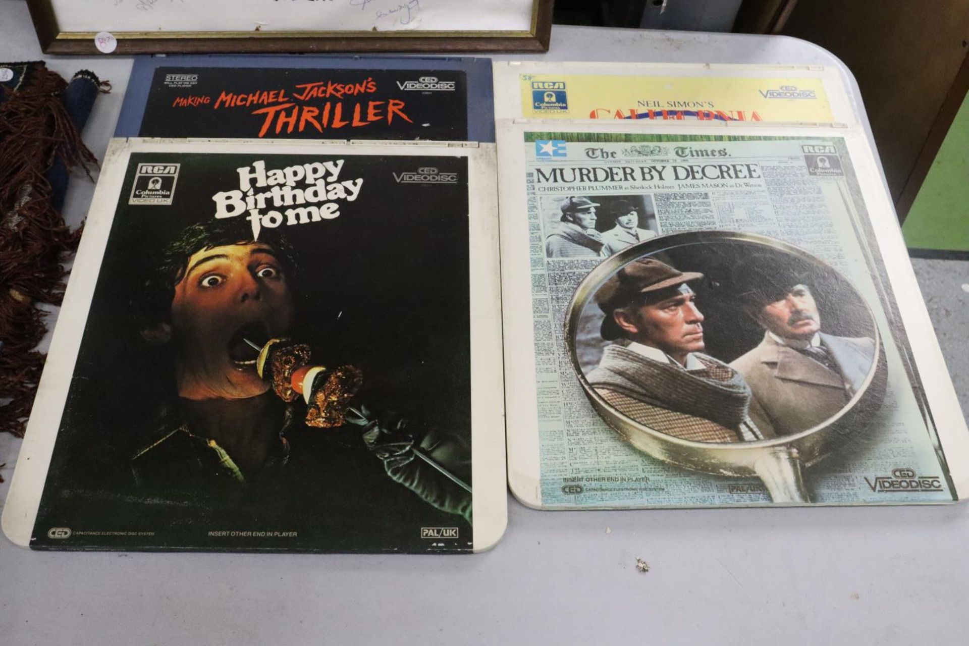 A COLLECTION OF VINTAGE VIDEO DISCS TO INCLUDE THE MUPPET MOVIE, THE COMPLEAT BEATLES, FAIRY - Bild 3 aus 4