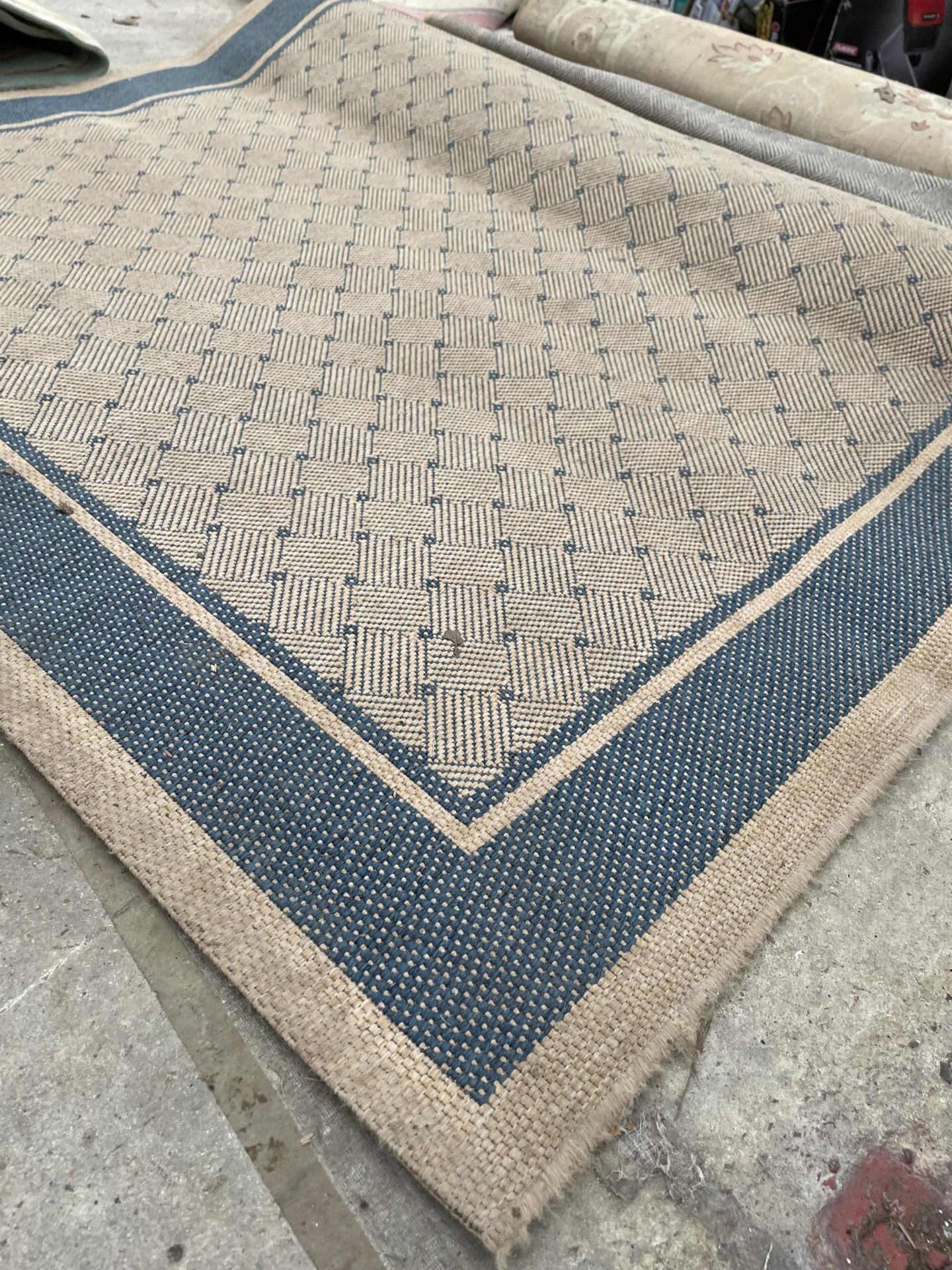 A MODERN BLUE AND CREAM RUG - Image 2 of 2