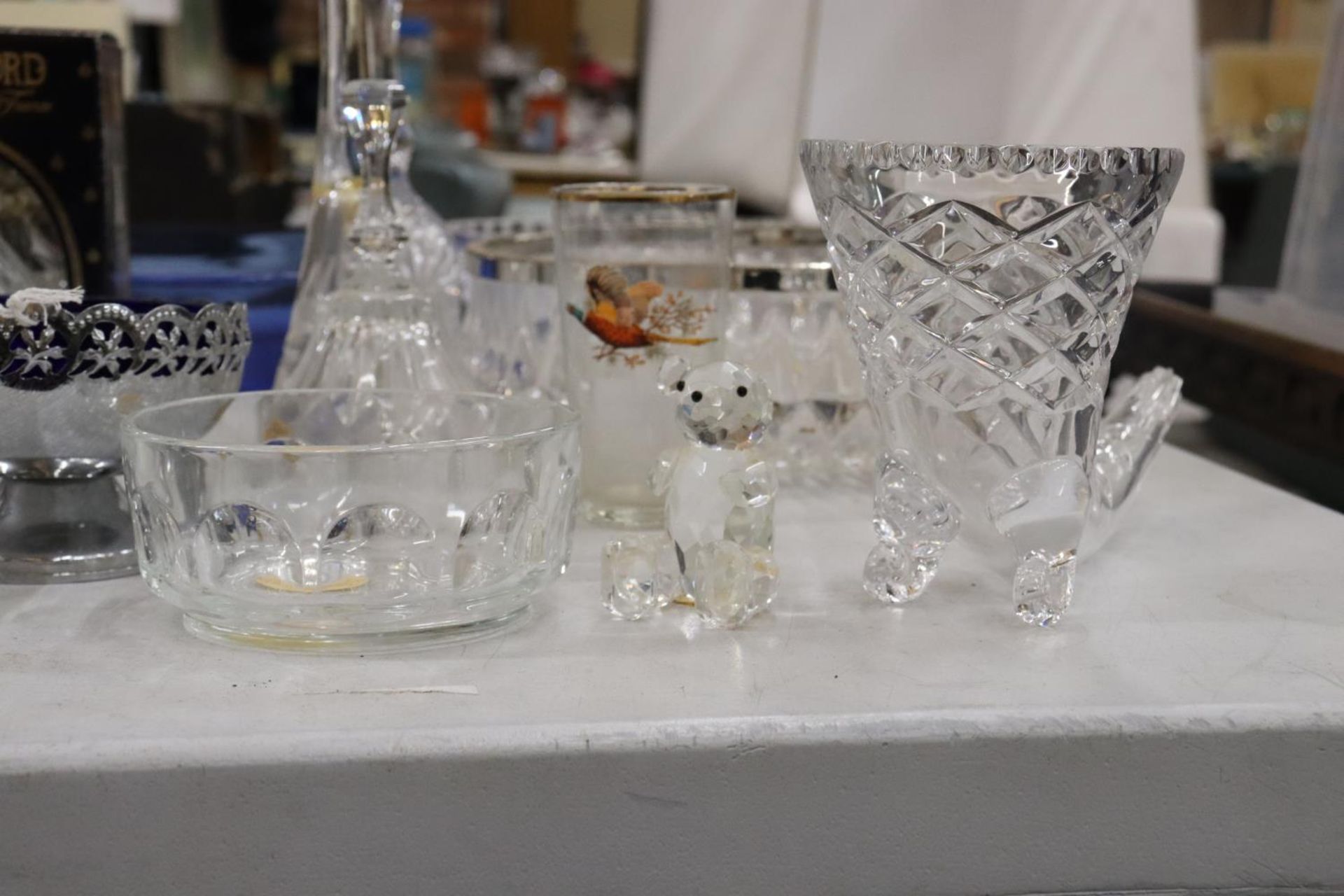 A QUANTITY OF GLASSWARE TO INCLUDE BOWLS, SCENT BURNER, BELL, SUGAR BOWL, ETC., - Image 3 of 5