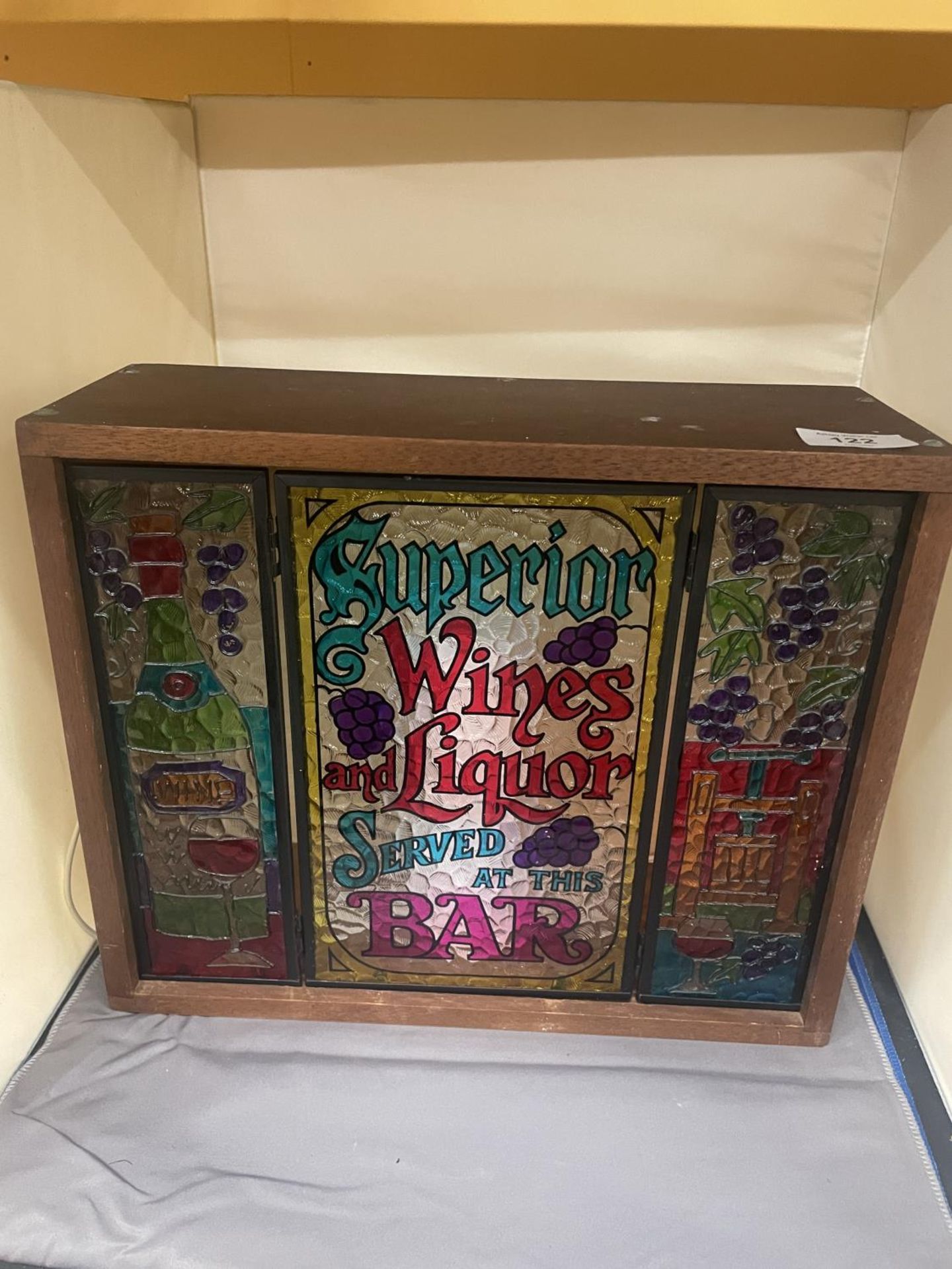 A WOODEN LIGHT BOX WITH COLOURED GLASS AND A WINE DESIGN, HEIGHT 29CM, WIDTH 34CM, DEPTH 13CM - Image 2 of 4