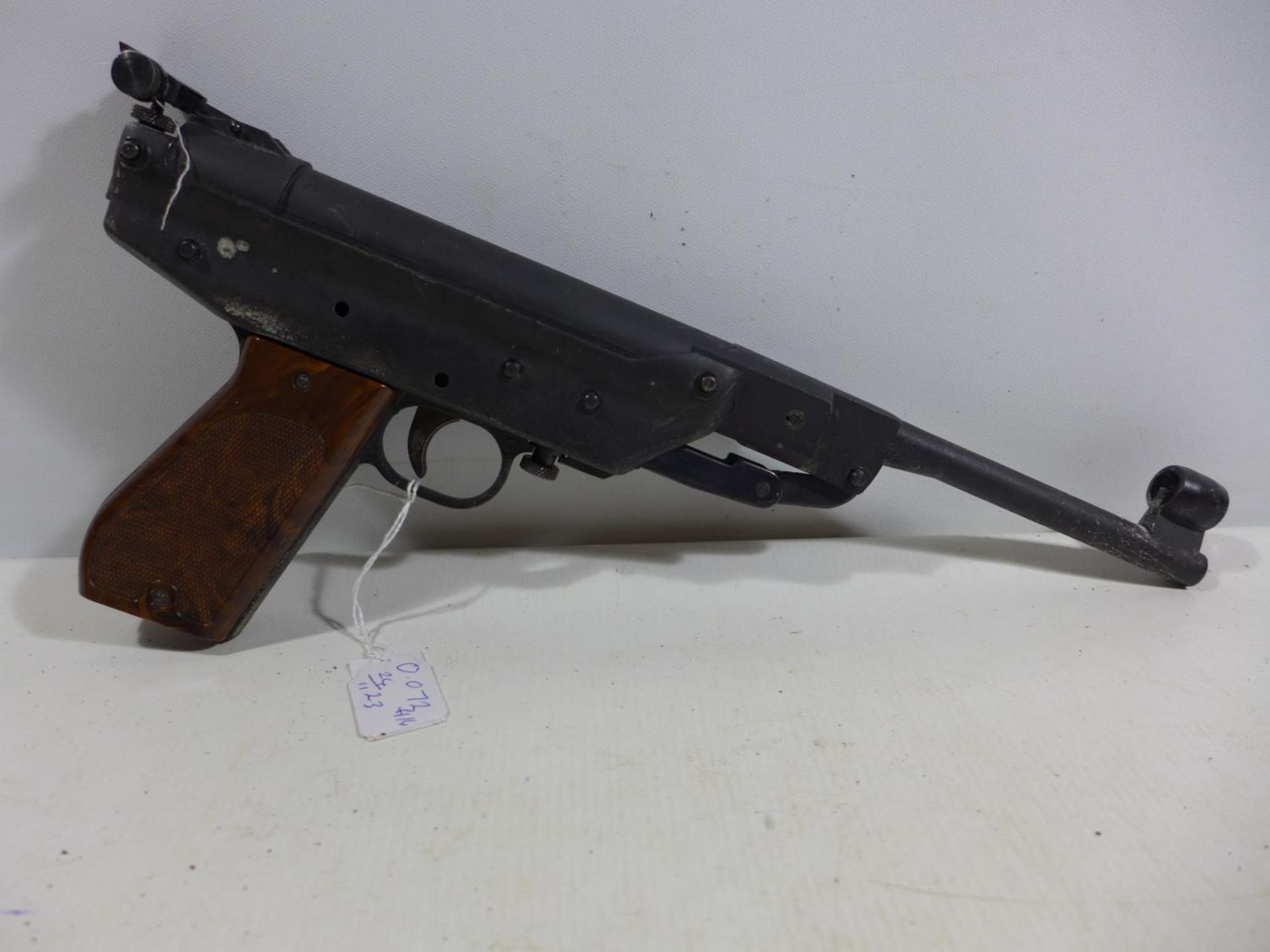 A RECORD .177 CALIBRE AIR PISTOL, 18CM BARREL, LENGTH 37CM - Image 2 of 4