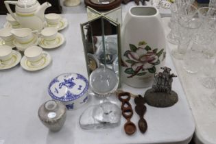 A MIXED LOT OF ITEMS TO INCLUDE A CRYSTAL BALL, A SPODE TRINKET BOX, PORTMEIRION VASE, SMALL