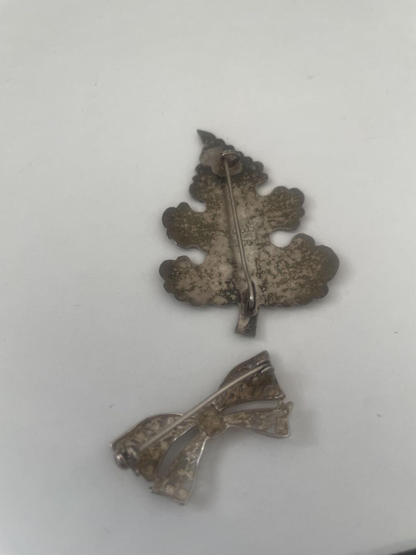 TWO SILVER BROOCHES - Image 2 of 2