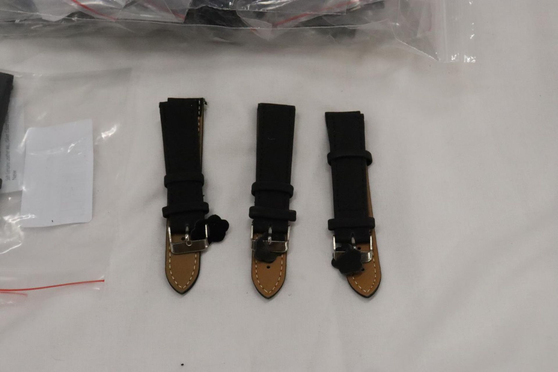 A LARGE QUANTITY OF LEATHER WATCH STRAPS - Image 2 of 3