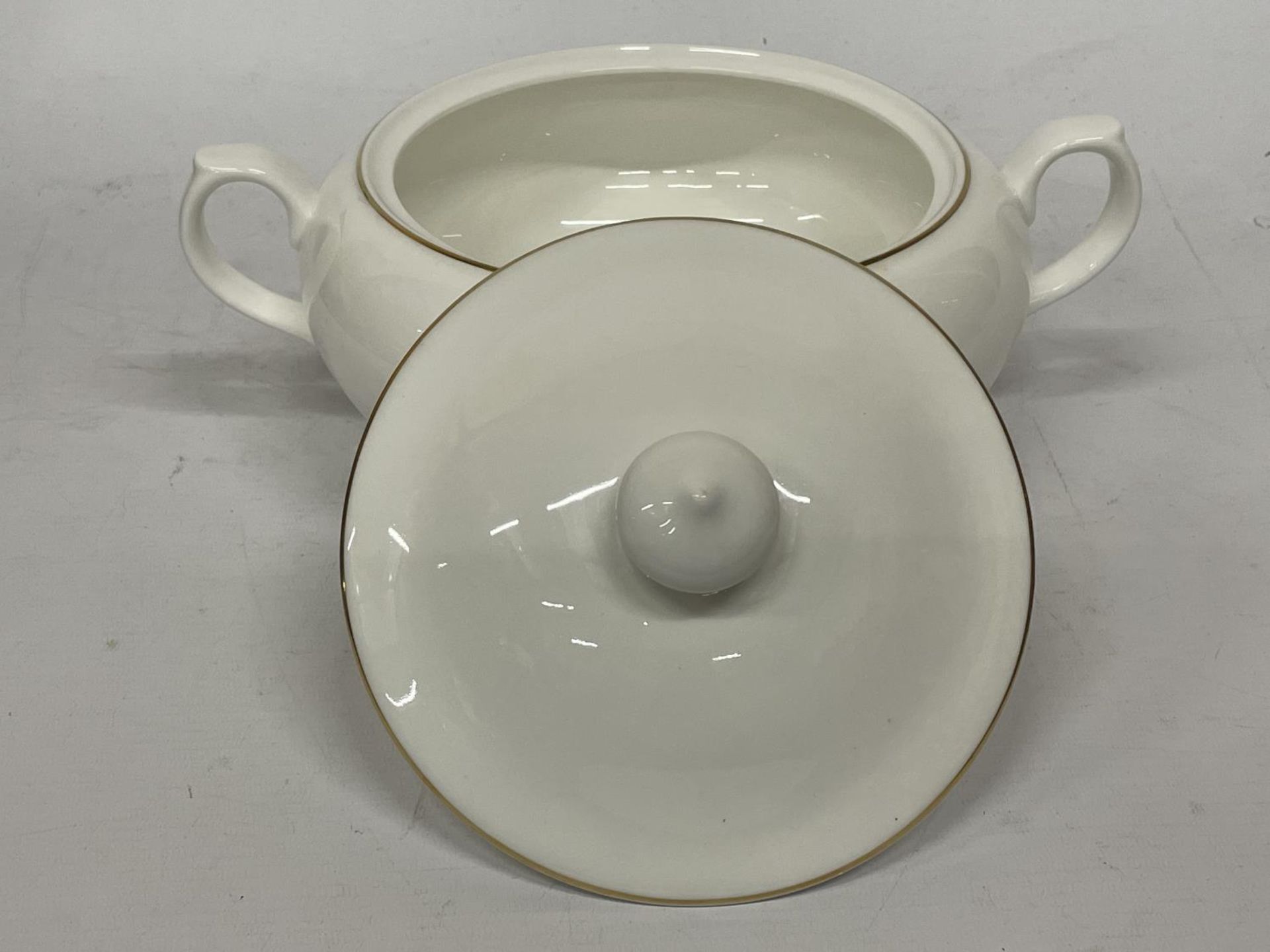 A RARE MINTON LIDDED TUREEN NO. 5306 MADE FOR THE AUSTRALIAN MARKET - Image 2 of 4