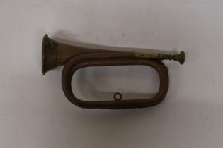 A COPPER AND BRASS BUGLE, LENGTH 28CM