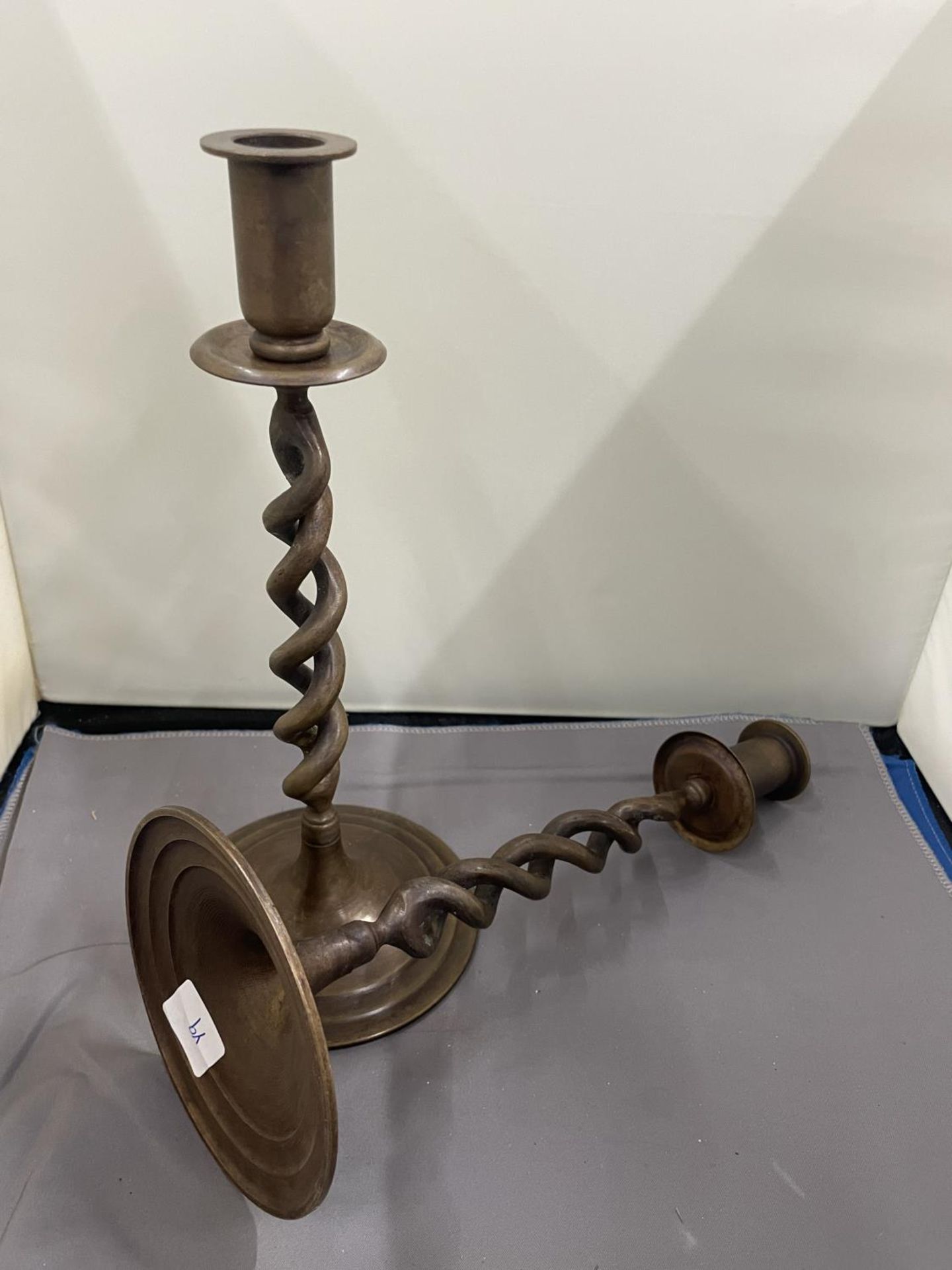 A PAIR OF TWISTED BRONZE CANDLESTICKS - Image 3 of 6