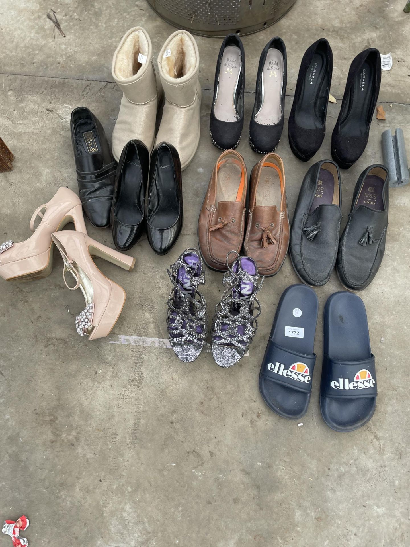AN ASSORTMENT OF MENS AND LADIES FOOTWEAR