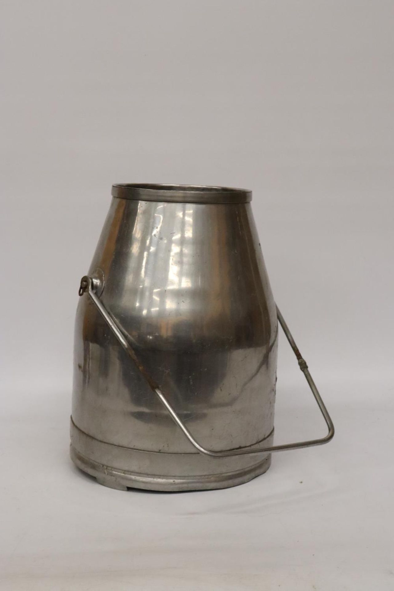 A STAINLESS STEEL MILK CHURN, HEIGHT APPROX 40CM - Image 2 of 4