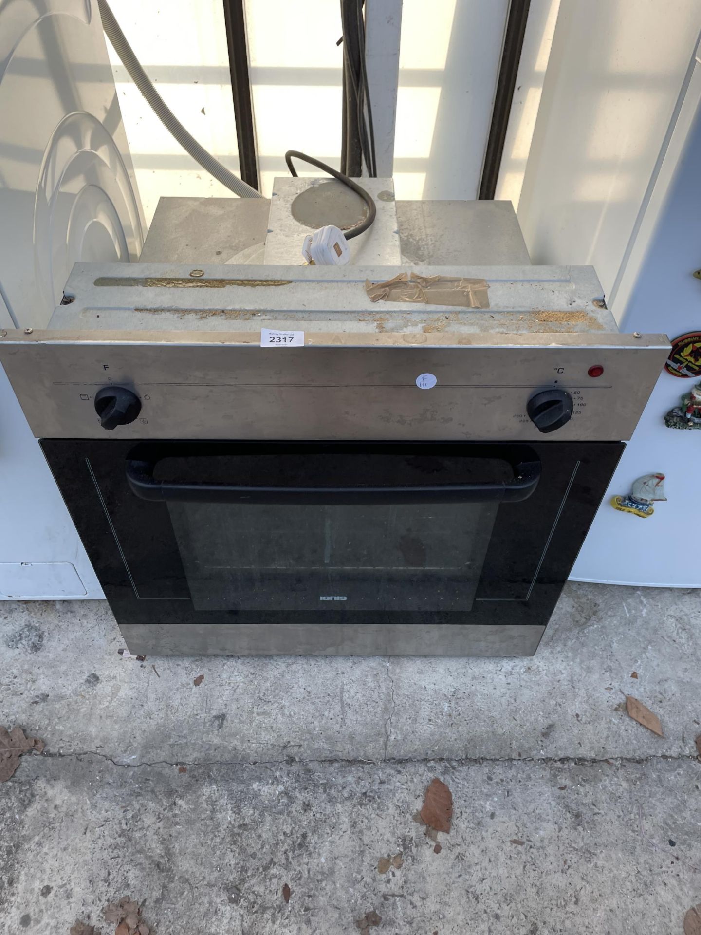 AN IGNIS INTERGRATED ELECTRIC OVEN