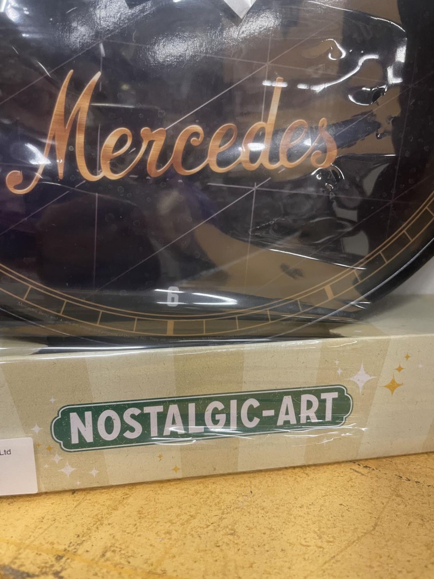 A NEW AND BOXED MERCEDES WALL CLOCK - Bild 6 aus 6