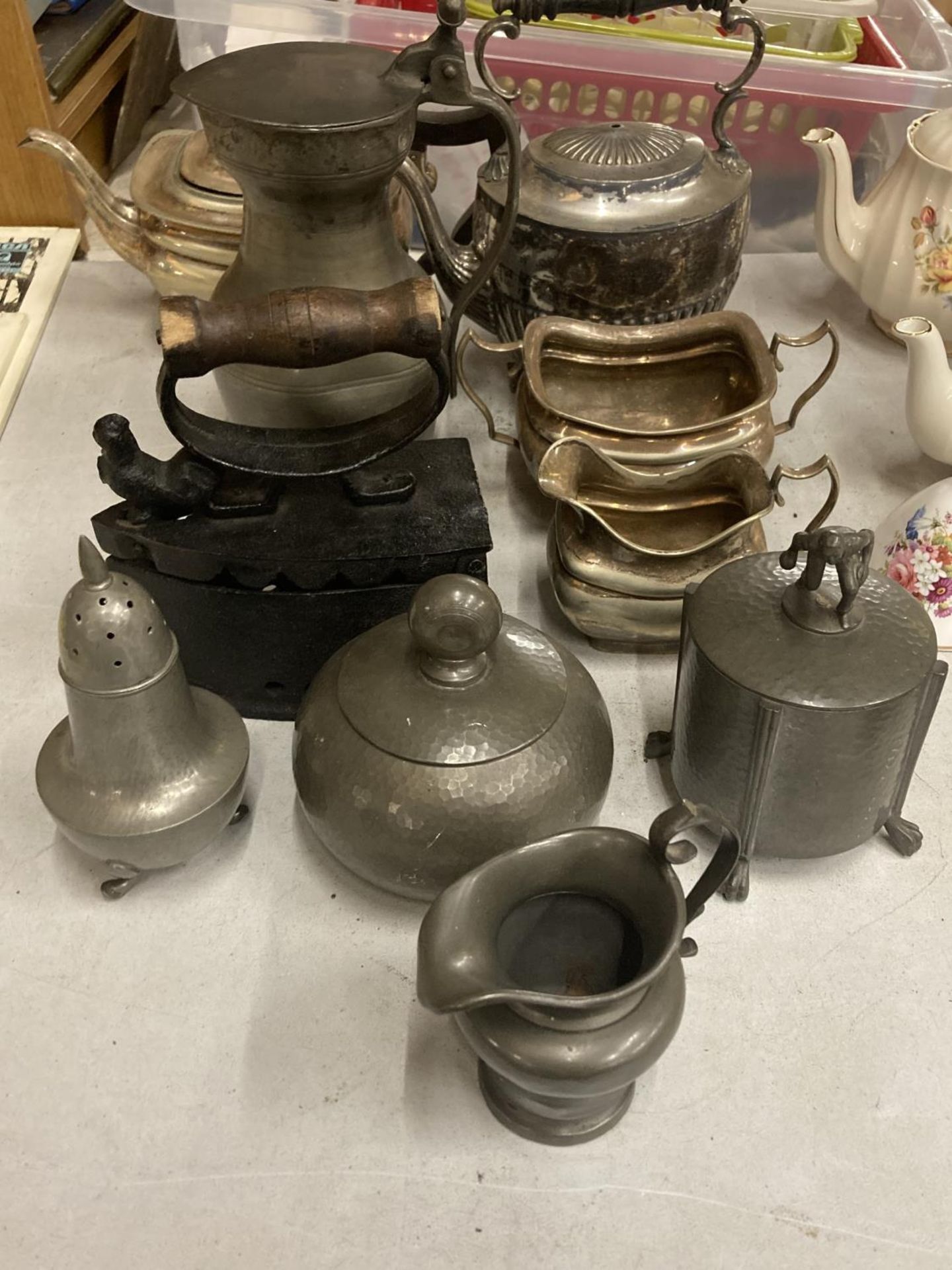 VARIOUS ITEMS TO INCLUDE SILVER PLATE, PEWTER, CAST ETC