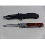 TWO FOLDING KNIVES TO INCLUDE A KOMBAT TACTICAL, 10CM BLADES