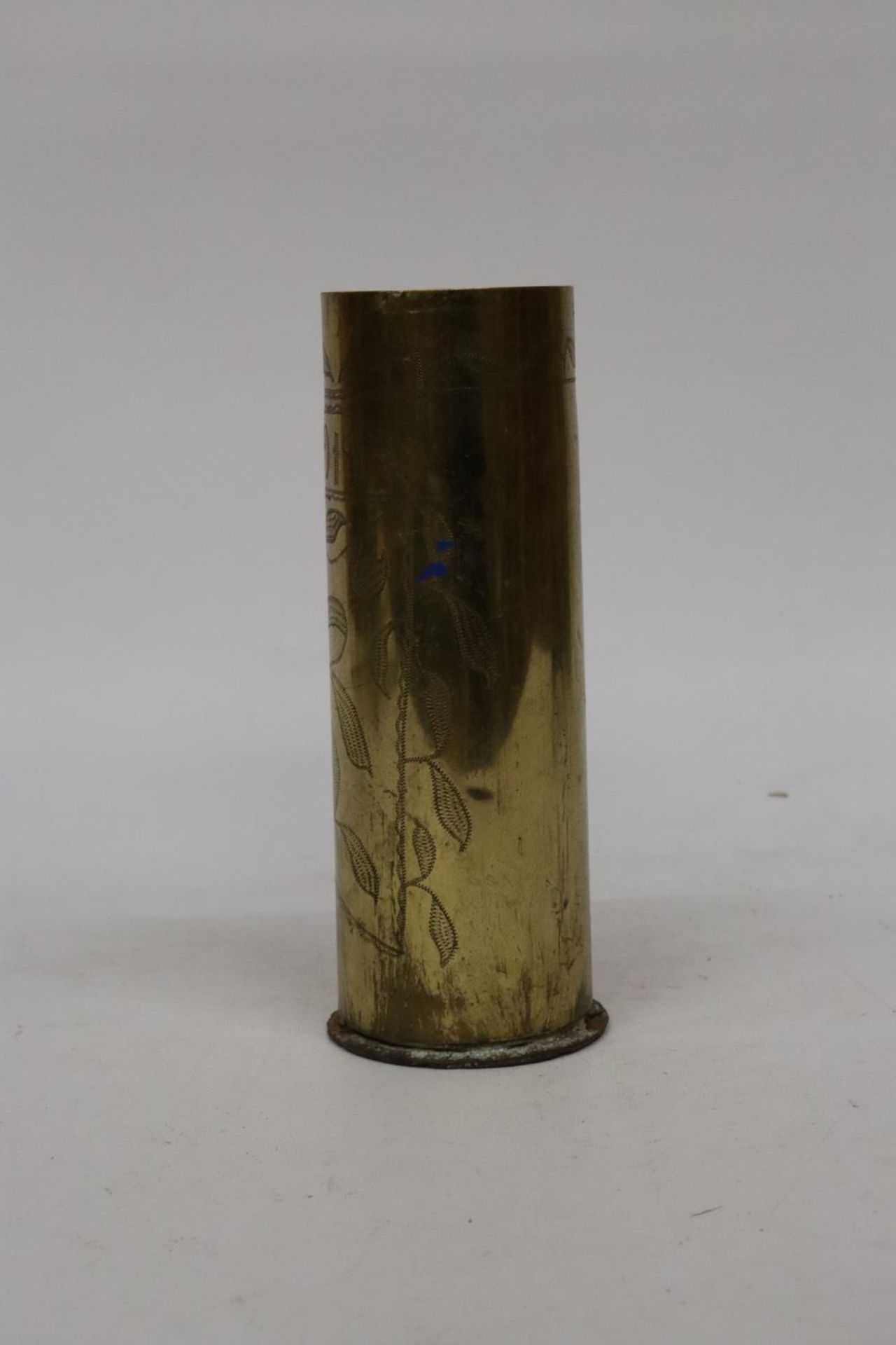 A WORLD WAR I TRENCH ART SHELL DATED 1914-19, HEIGHT 23CM - Image 3 of 4