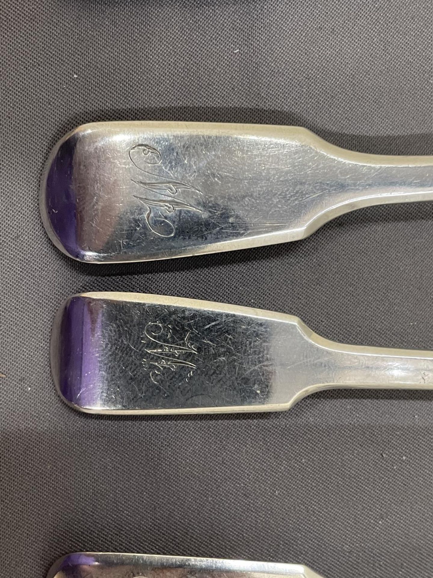 A SET OF SIX HALLMARKED SILVER TEASPOONS GROSS WEIGHT 105 GRAMS - Image 3 of 8