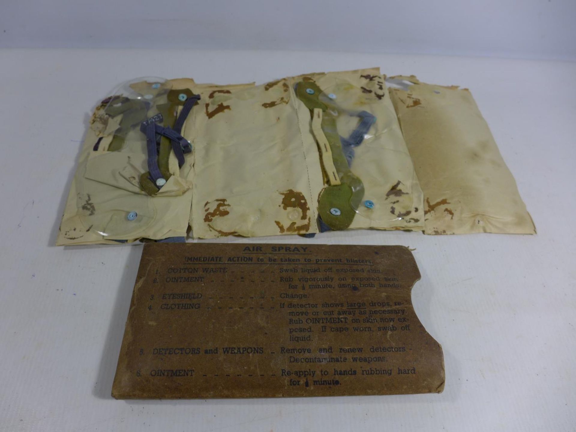 WORLD WAR II EYESHIELDS, ANTI-GAS MK II, THE PACKET CONTAINING FOUR SETS OF EYESHIELDS - Image 3 of 4